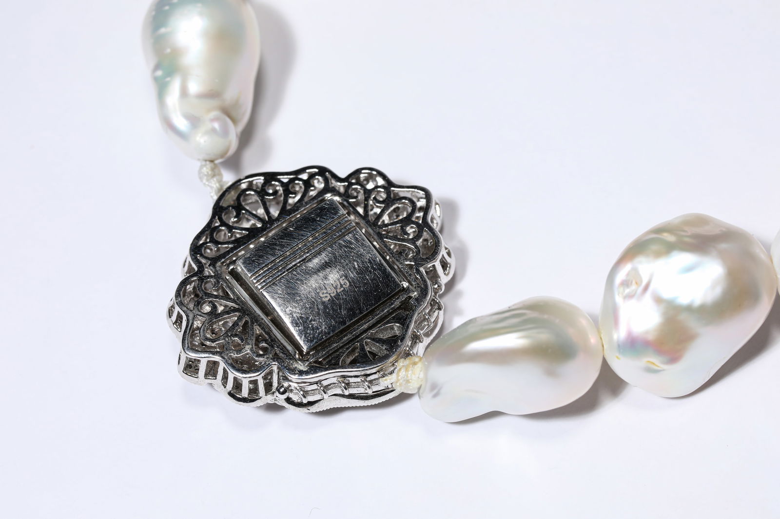 A Baroque Pearl Necklace - 4