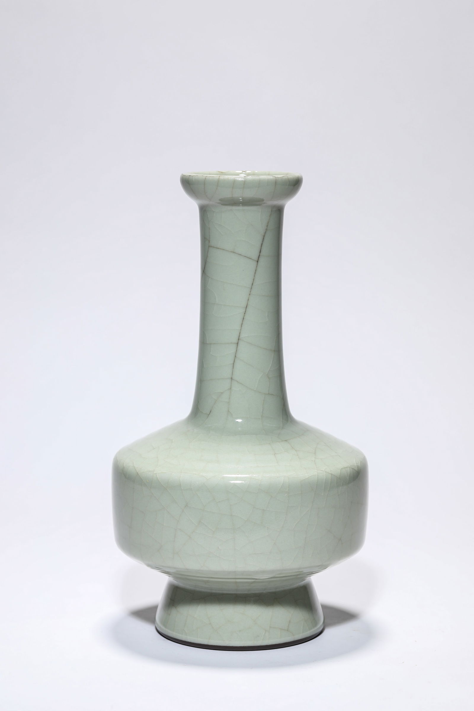 A Celadon-Glazed Vase: A Celadon-Glazed Vase (15.4 x 27.6cm)