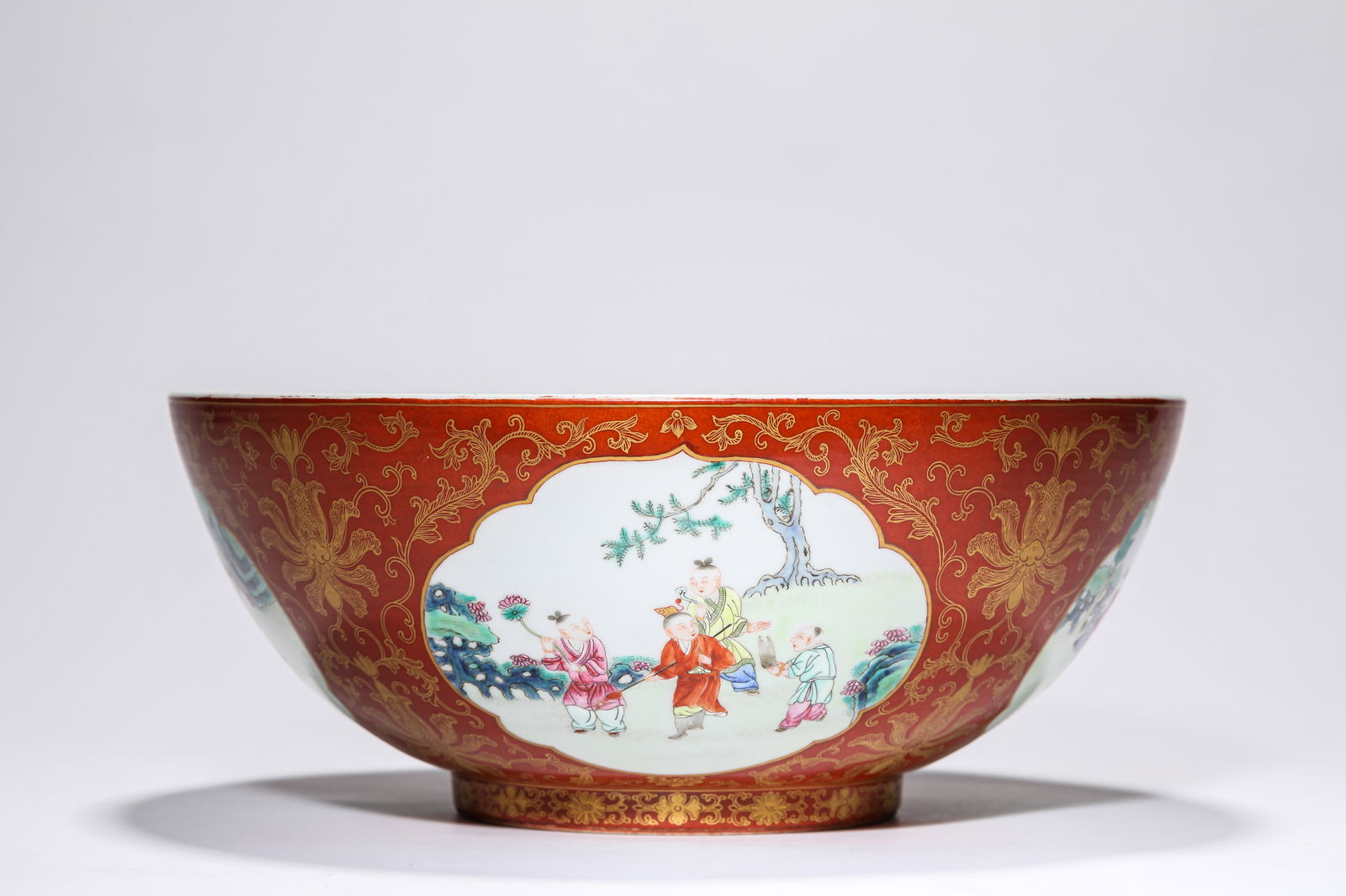 A Coral-Red-Ground Gilt-Decorated 'Figural Reserves' Bowl: A Coral-Red-Ground Gilt-Decorated 'Figural Reserves' Bowl (31.9 x 13cm)