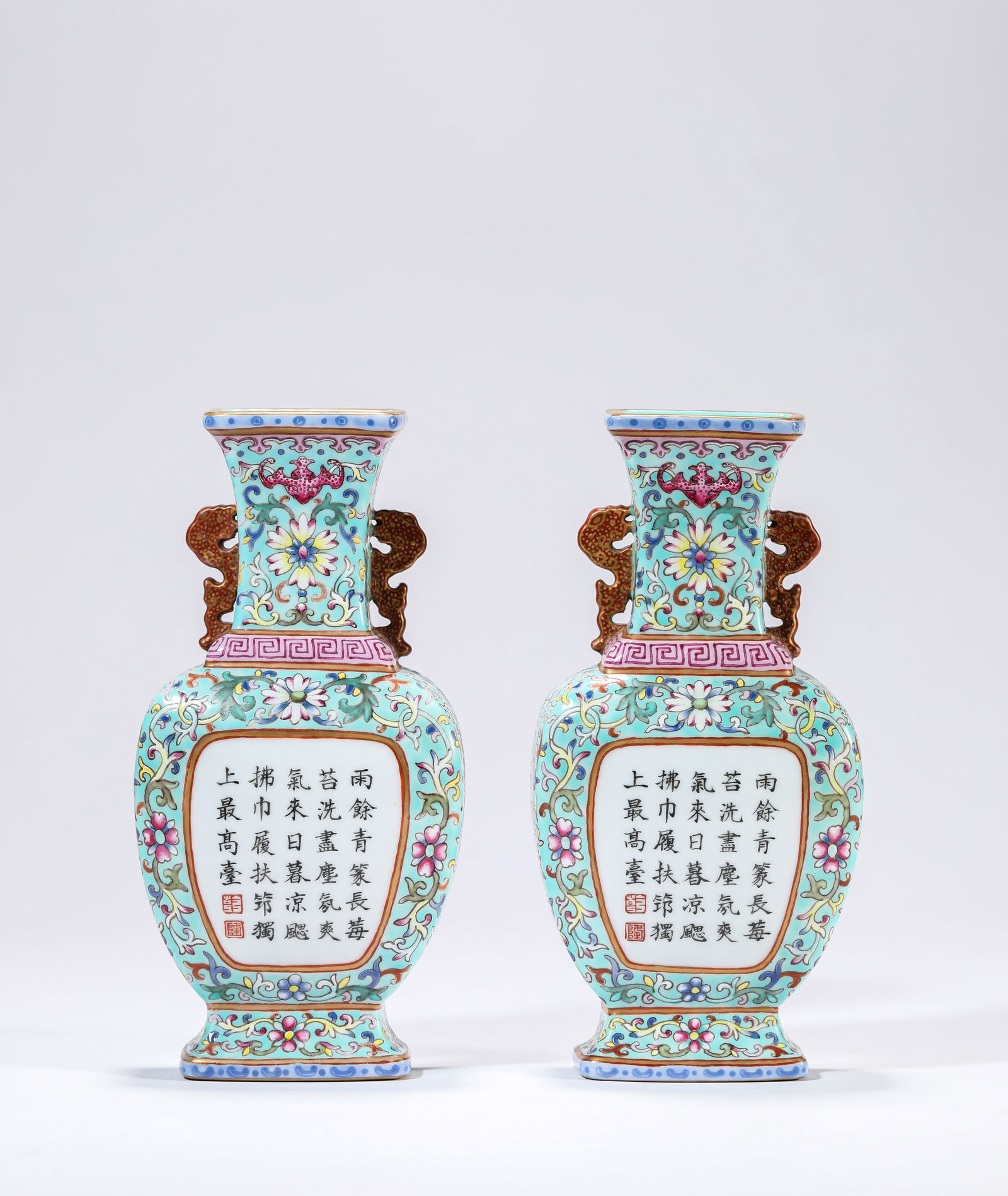 A Pair of Turquoise-Ground Famille-Rose 'Poetic Inscription' Wall Vases: A Pair of Turquoise-Ground Famille-Rose 'Poetic Inscription' Wall Vases (8.6 x 4.3 x 17.5cm)