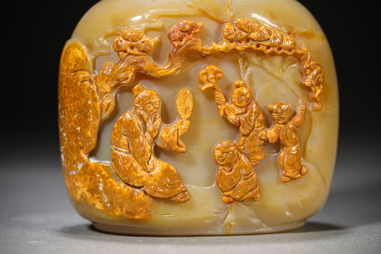 An Agate ‘Figural’ Snuff Bottle - 2