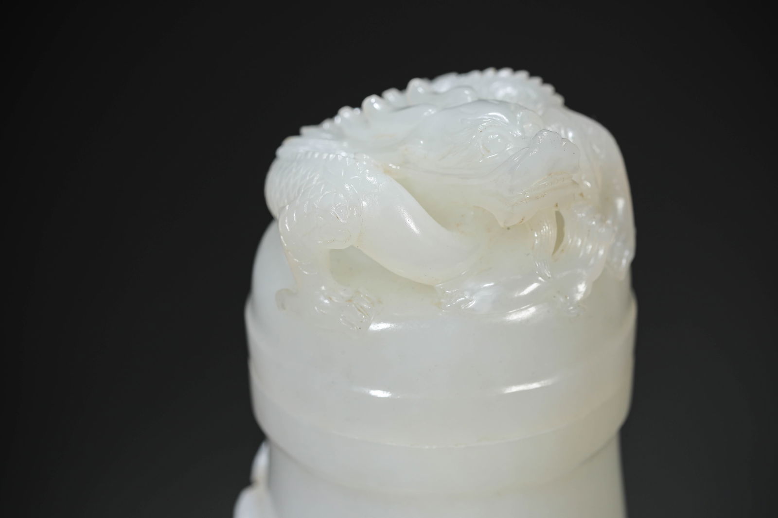 A Jade ‘Dragon’ Covered Vase - 3