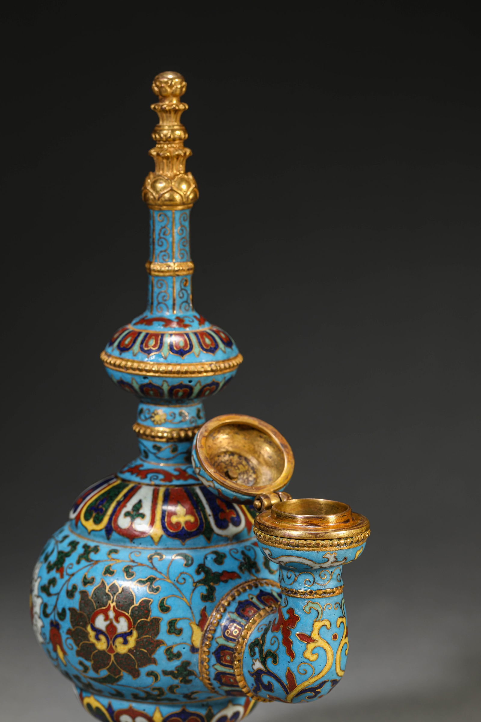 A Cloisonné Enamel ‘Interlocking Lotus’ ‘Bumpa’ Vessel - 4
