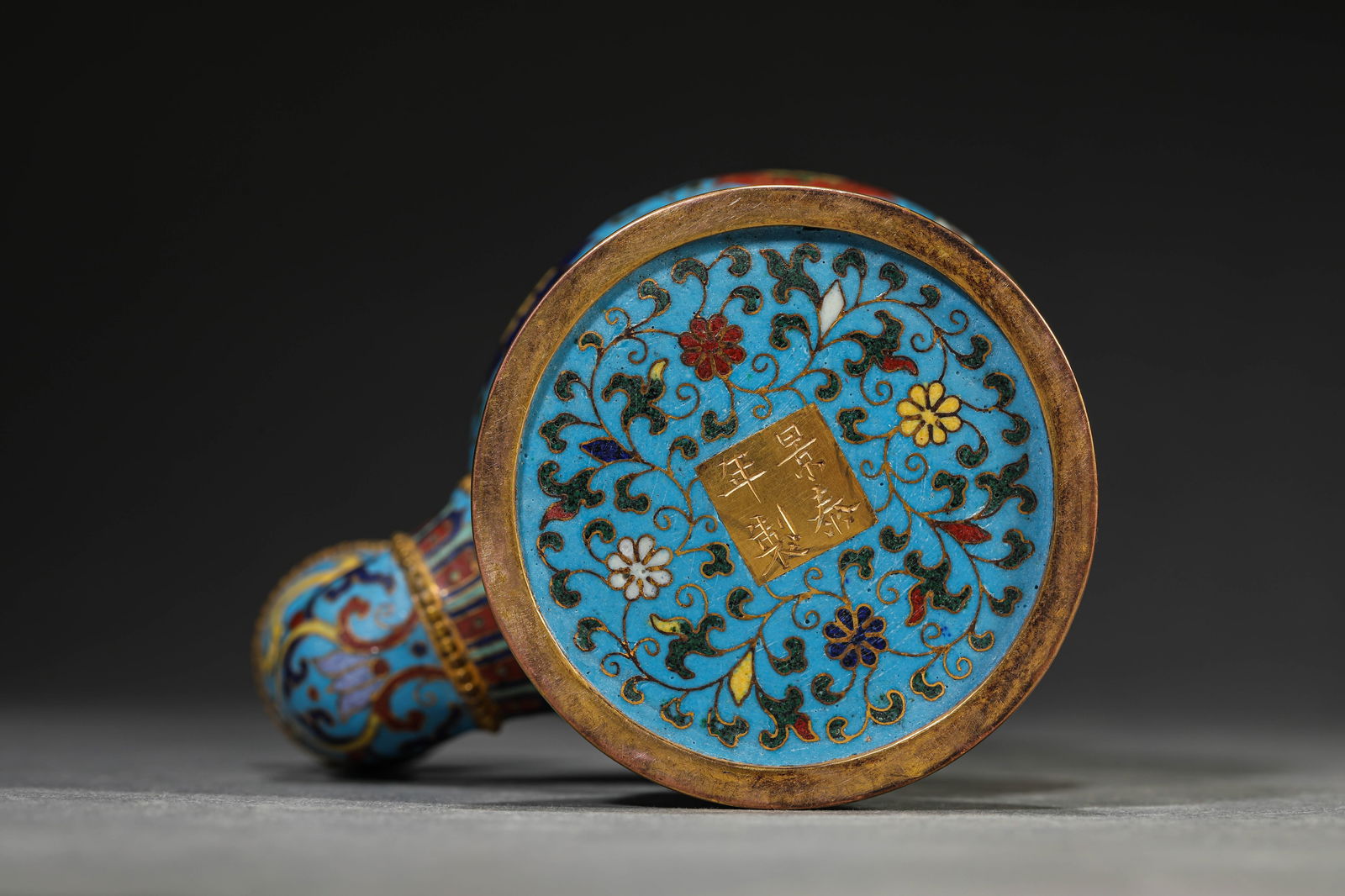 A Cloisonné Enamel ‘Interlocking Lotus’ ‘Bumpa’ Vessel - 7