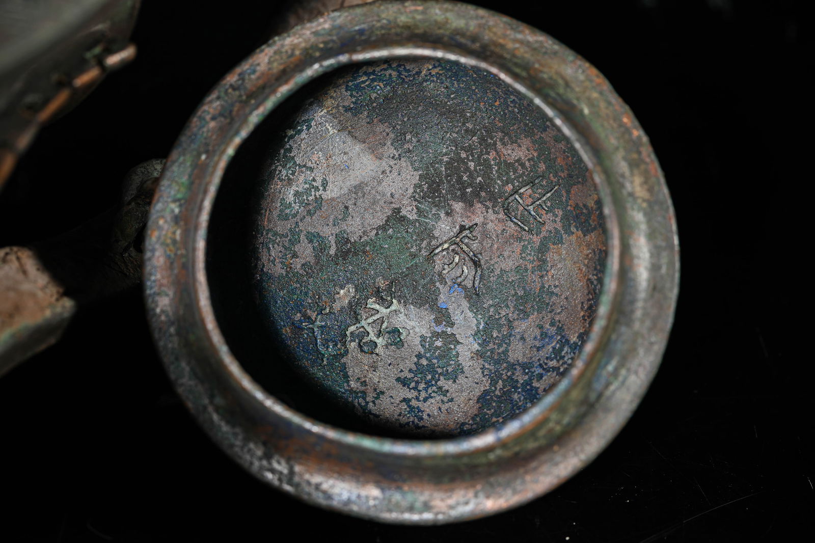 A Bronze 'Bei Dan' Hu - 8