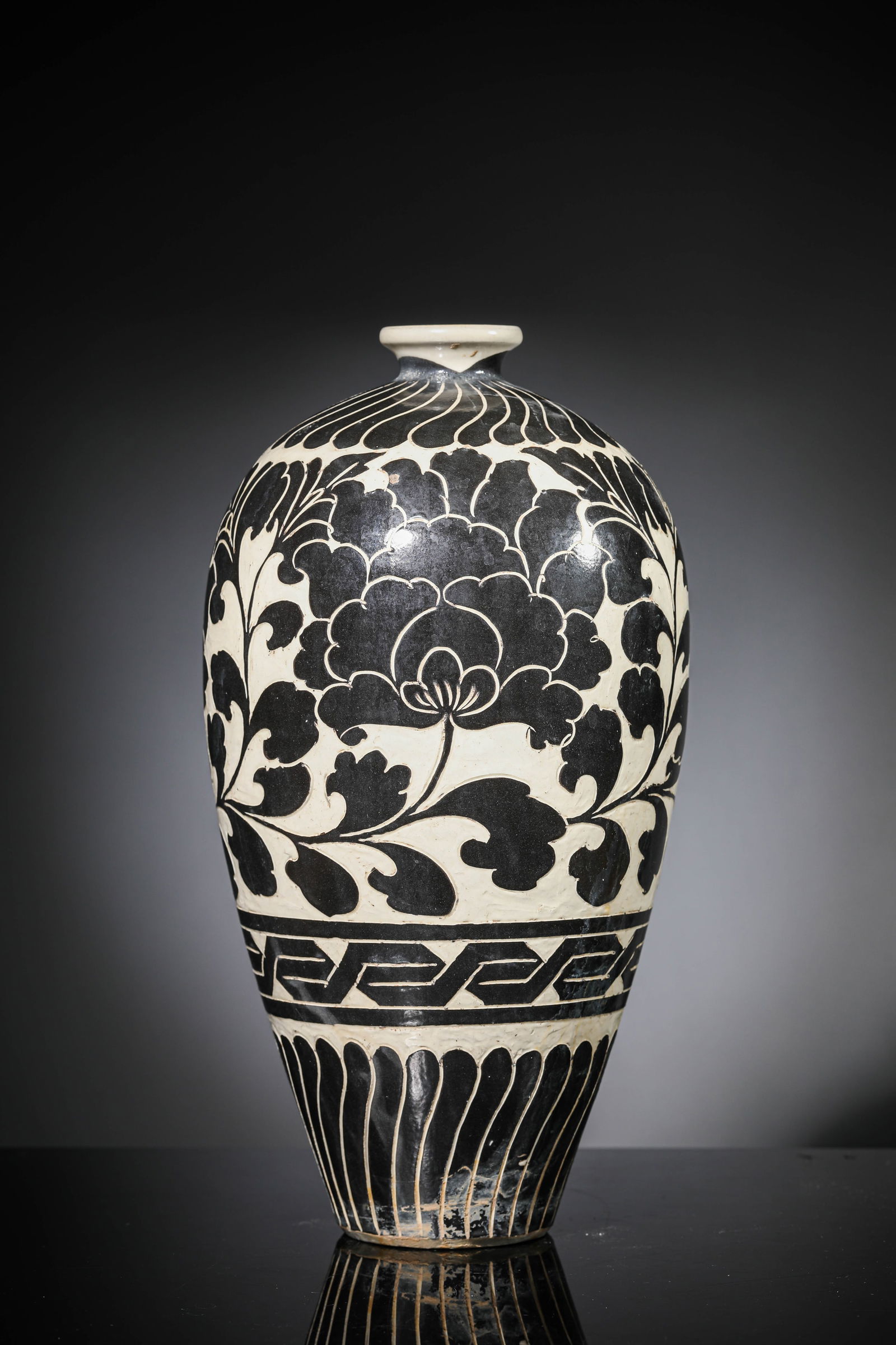 A Cizhou-Type ‘Floral’ Meiping: A Cizhou-Type ‘Floral’ Meiping (14.7 x 31cm)