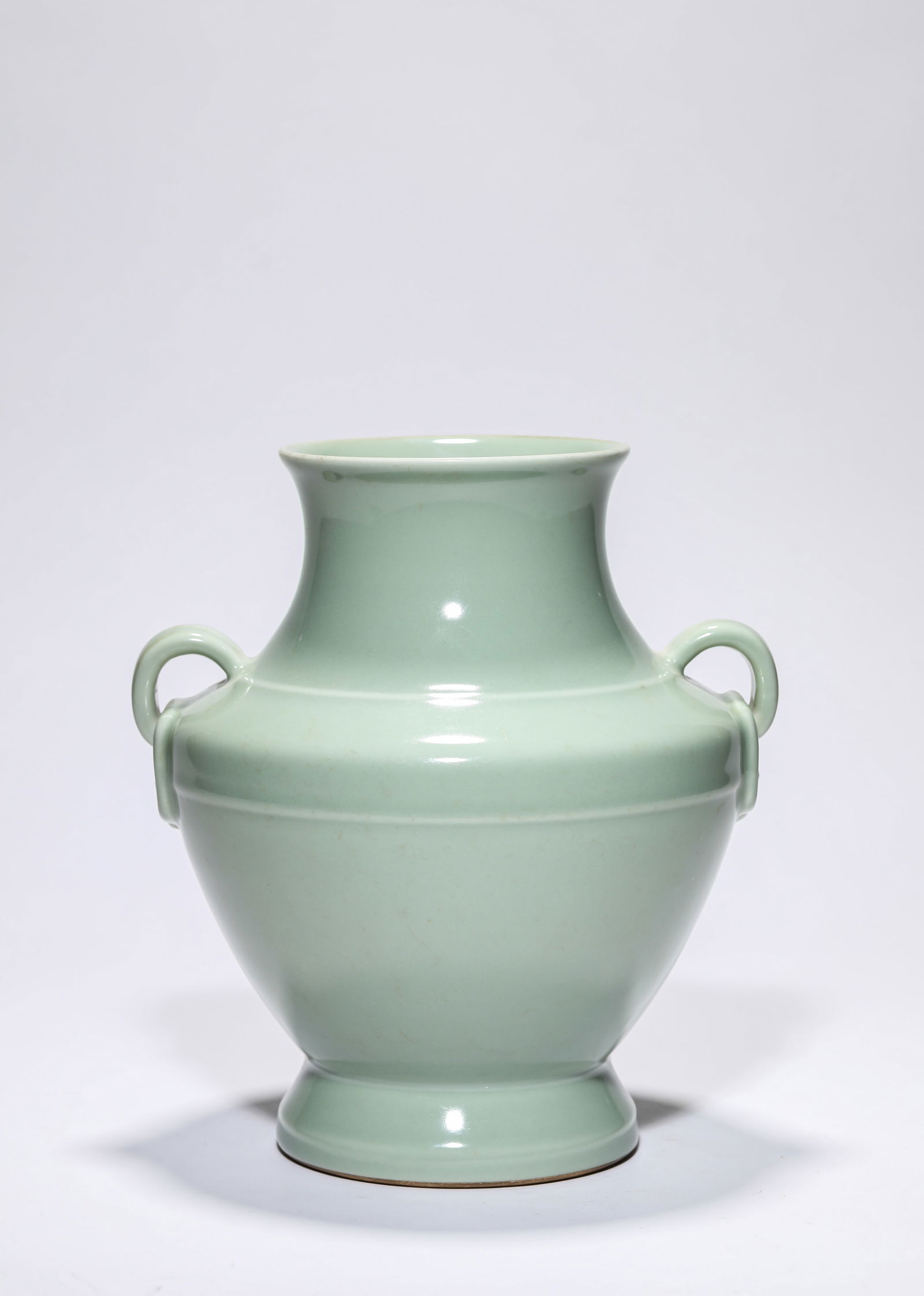 A Bean-Green-Glazed Zun: A Bean-Green-Glazed Zun (20.7 x 18.7 x 23cm)