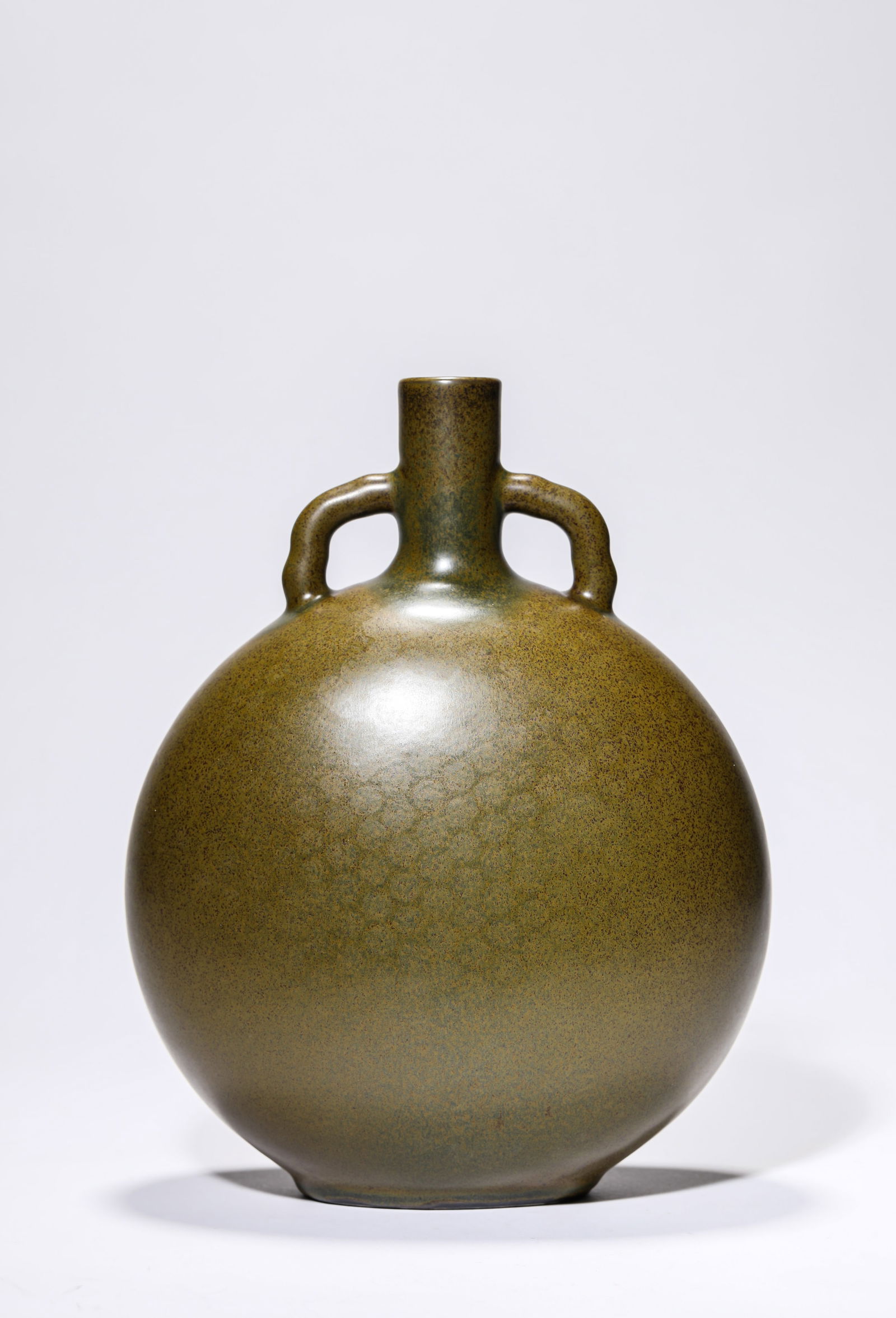 A Tea-Dust-Glazed Moonflask (1 of 7)