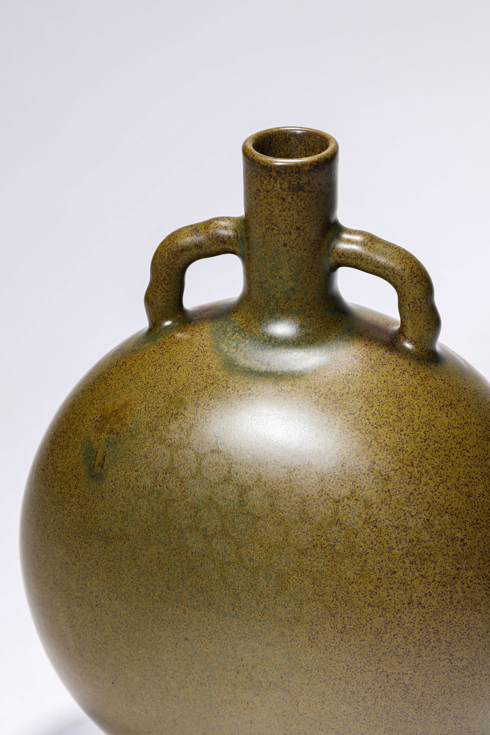A Tea-Dust-Glazed Moonflask - 5