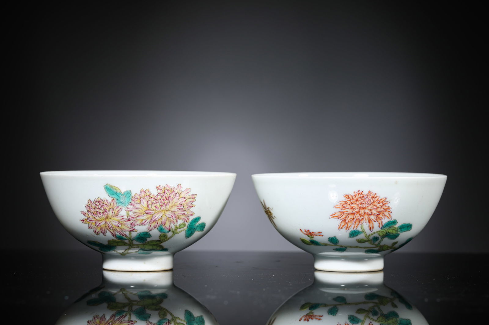 A Pair of Famille-Rose 'Floral' Bowls: A Pair of Famille-Rose 'Floral' Bowls (10.7 x 5.2cm)