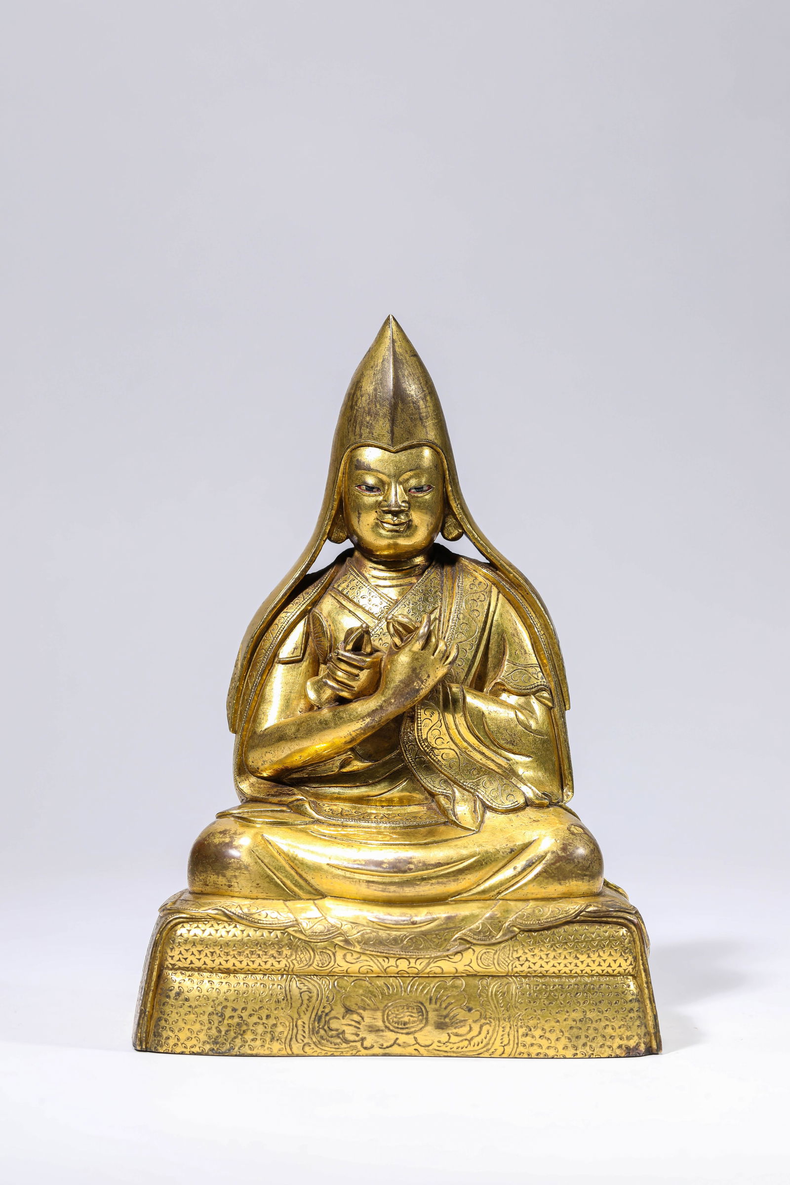 A Gilt-Bronze Figure of Tsongkhapa: A Gilt-Bronze Figure of Tsongkhapa (13.8 x 9.3 x 19.5cm,Weight 1873g)