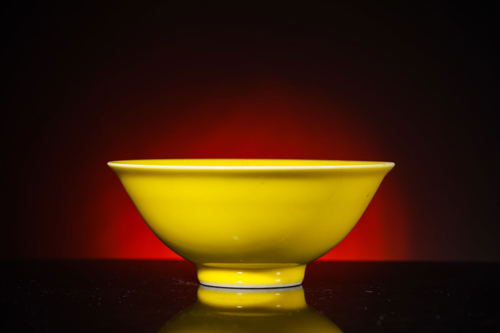 A Lemon-Yellow-Glazed Bowl: A Lemon-Yellow-Glazed Bowl (14 x 6.1cm)