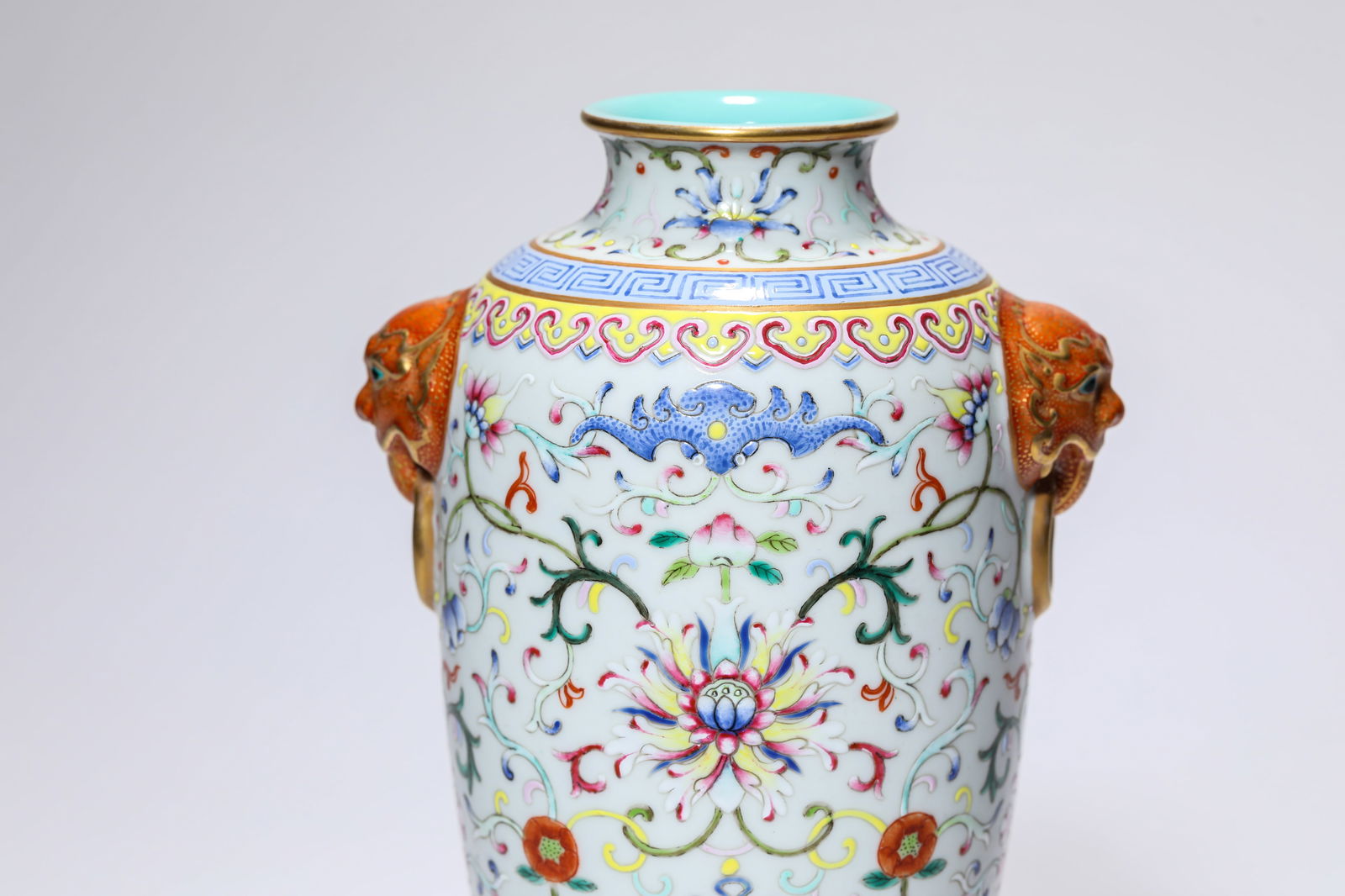 A Famille-Rose 'Interlocking Lotus' Vase - 2