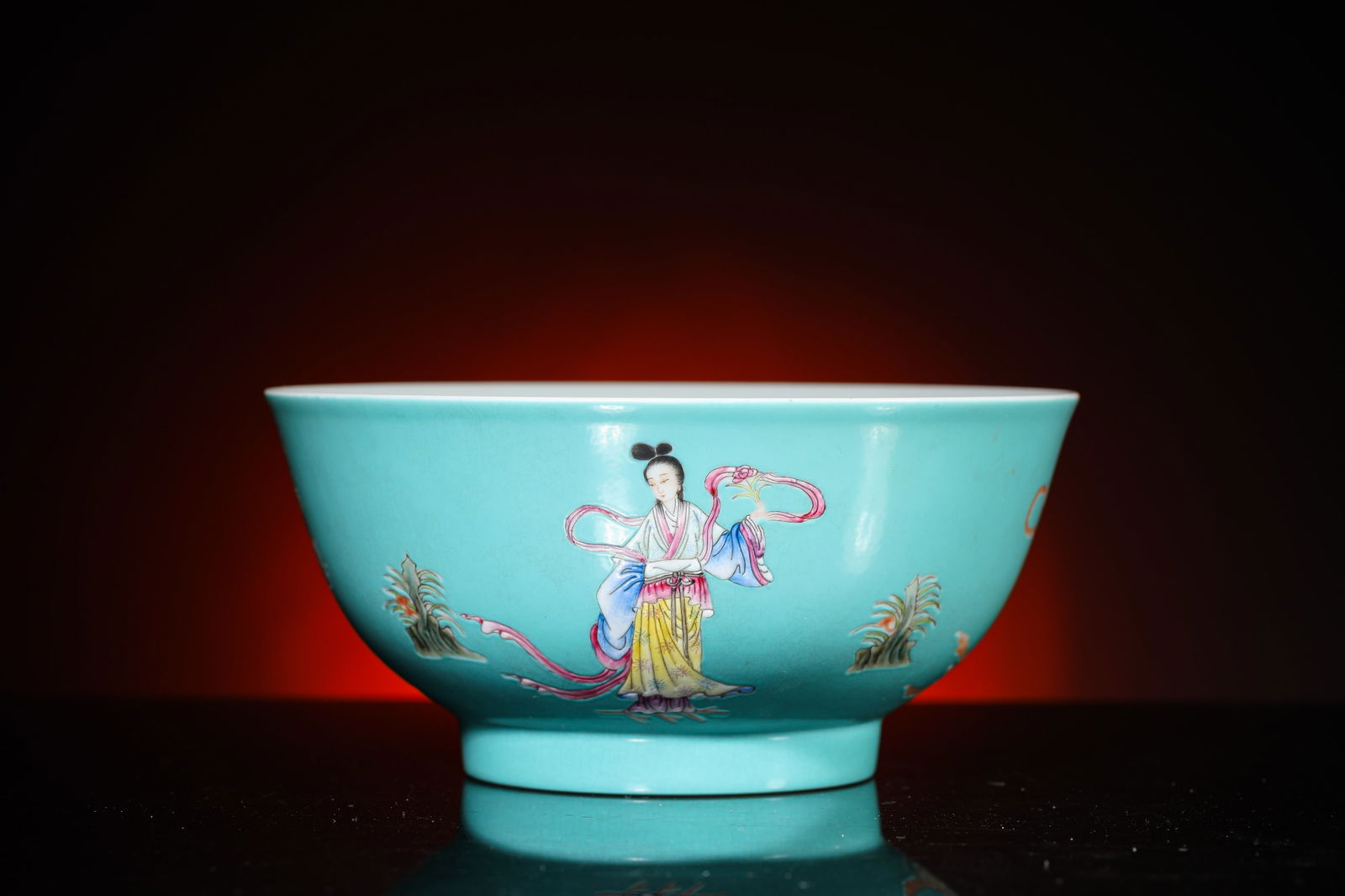 A Turquoise-Ground Famille-Rose 'Ladies' Bowl: A Turquoise-Ground Famille-Rose 'Ladies' Bowl (15.8 x 7.5cm)
