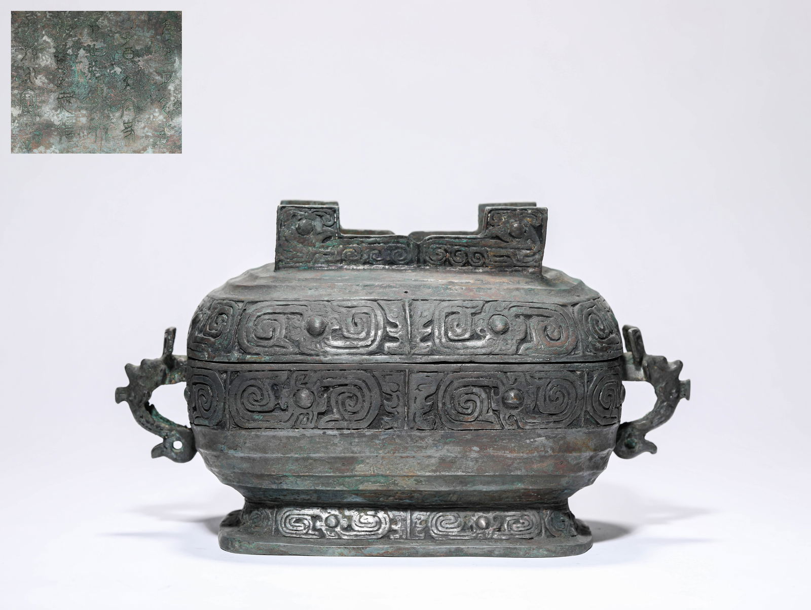 A Bronze 'Shi Ke Xu' Ritual Food Vessel: A Bronze 'Shi Ke Xu' Ritual Food Vessel (29.3 x 15.3 x 17.5cm,Weight 3.8kg)