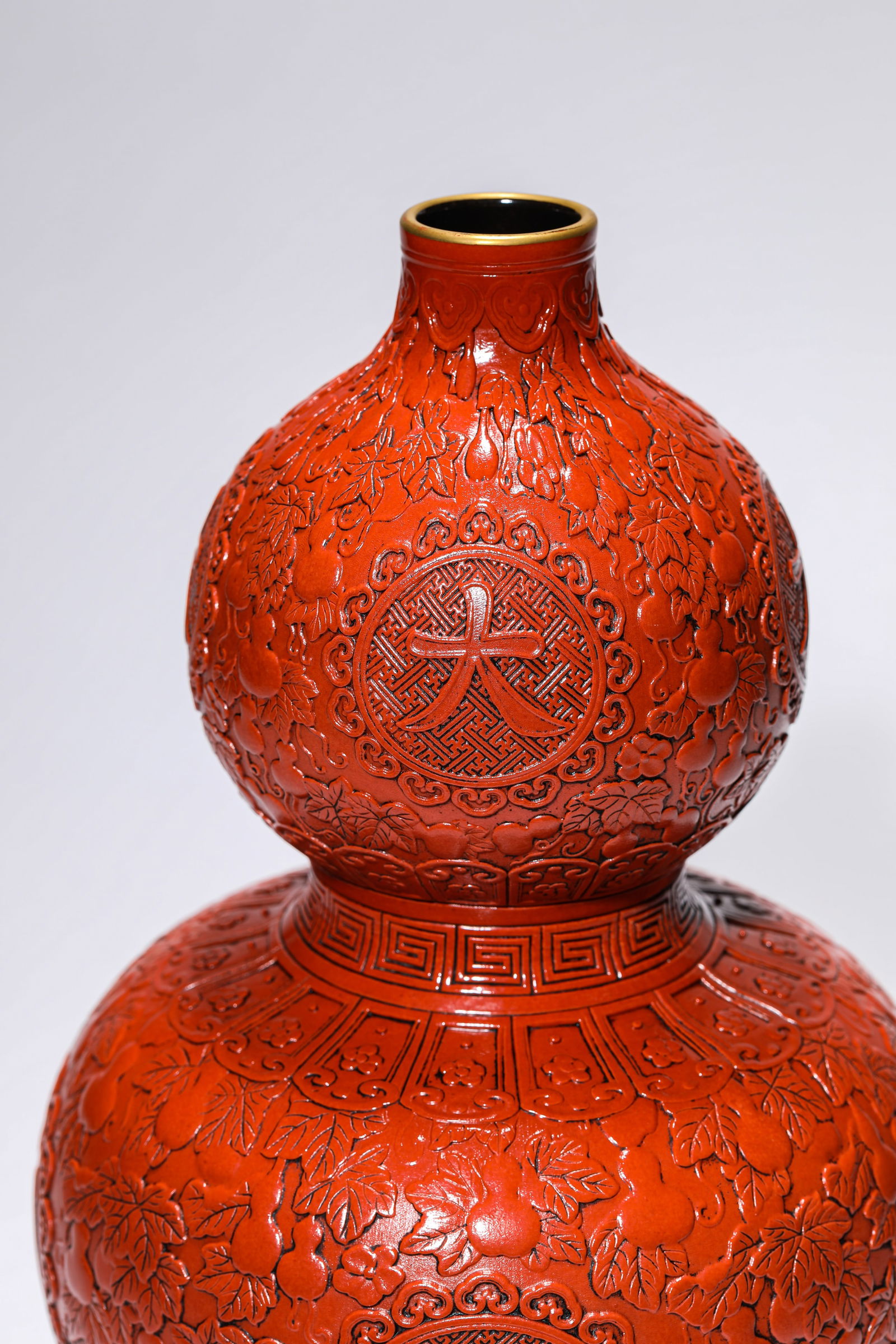 A Lacquer-Imitating Vase - 4