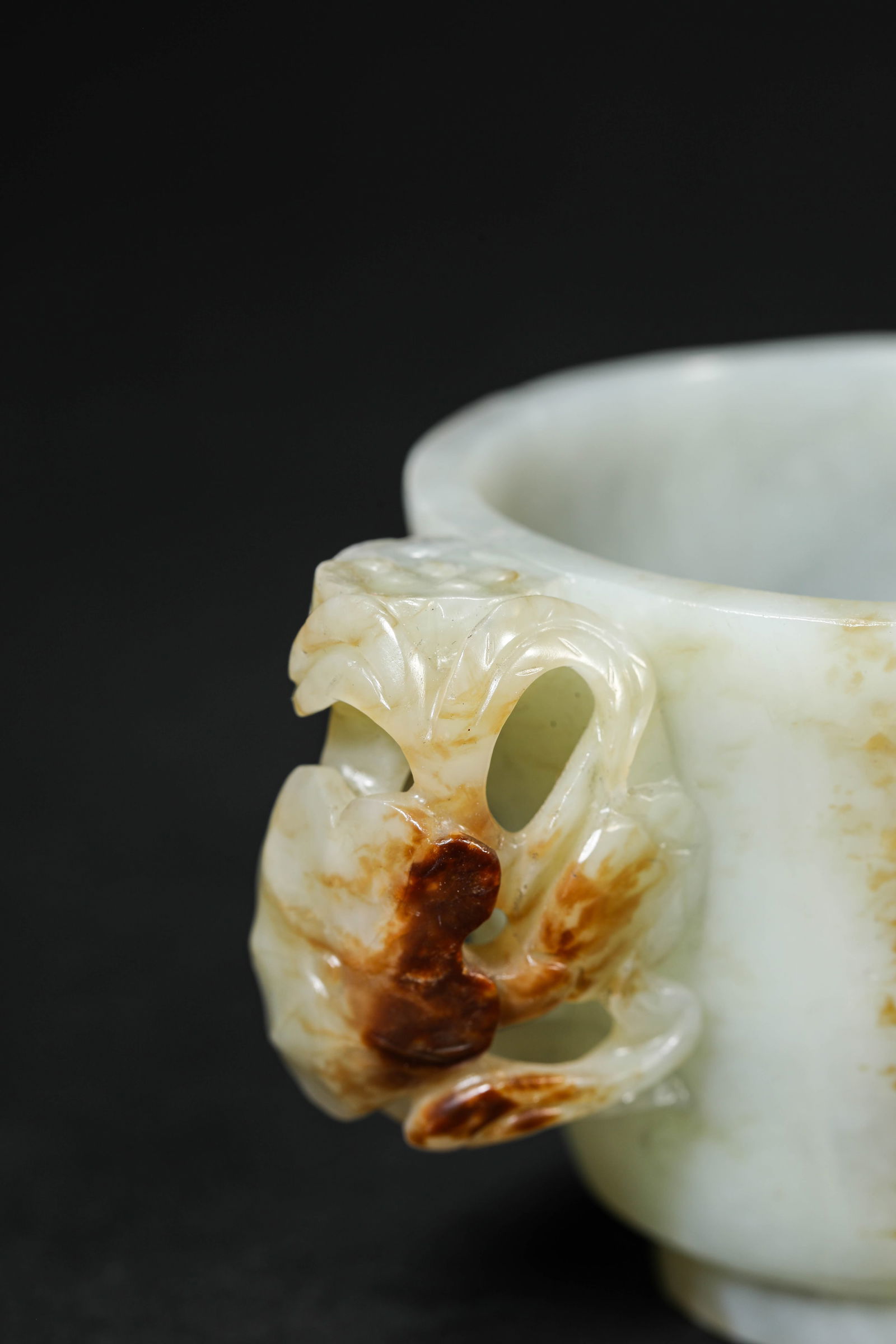 A Jade ‘Lotus Leaf’ Cup with Handles - 2