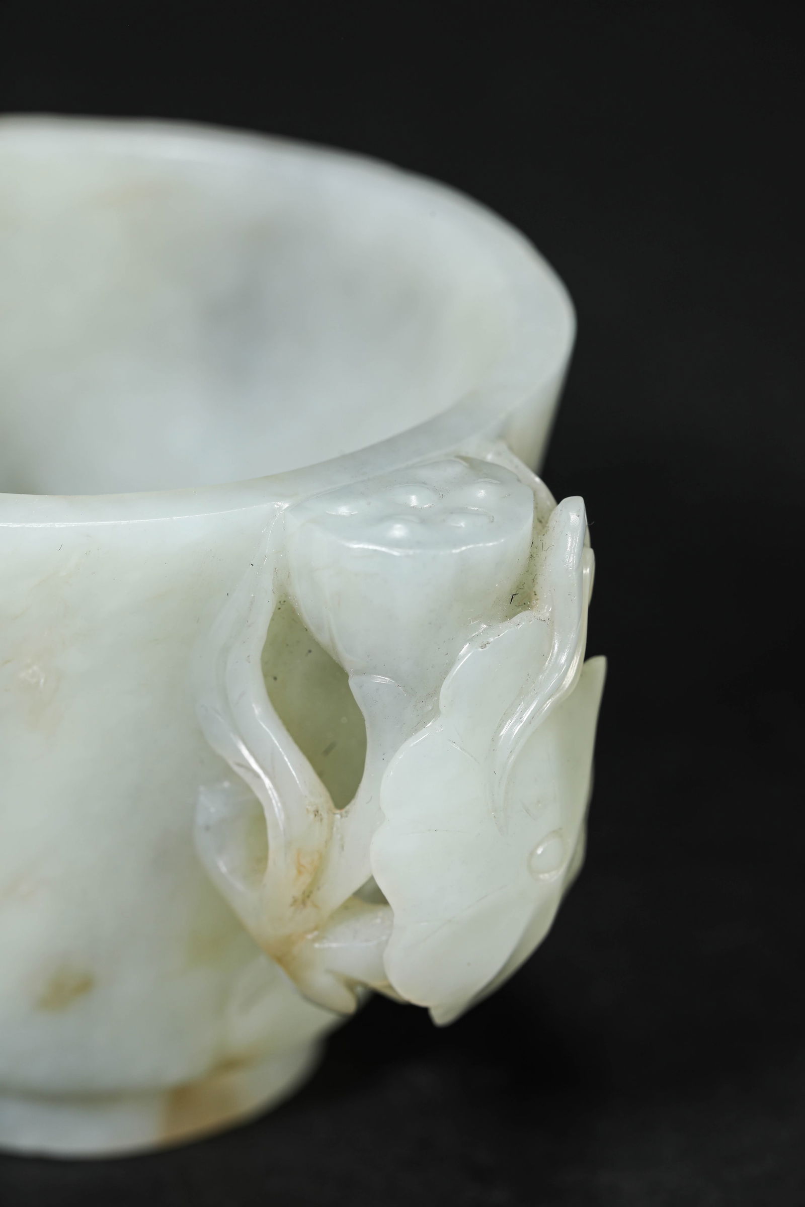 A Jade ‘Lotus Leaf’ Cup with Handles - 4