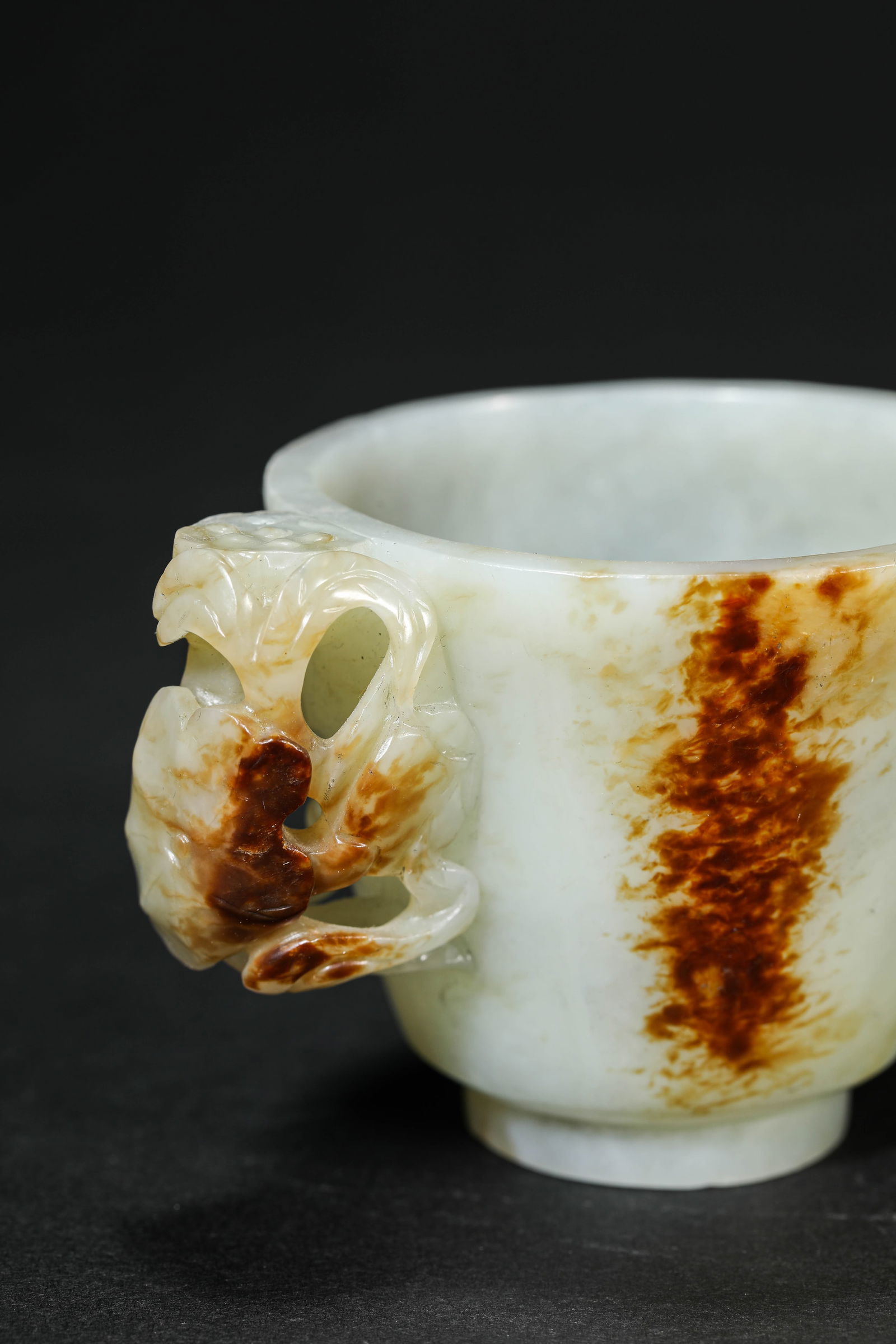 A Jade ‘Lotus Leaf’ Cup with Handles - 5