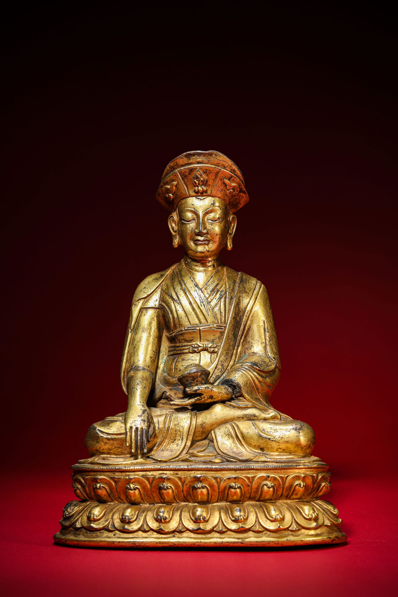 A Tibetan ‘Sakya-Style’ Figure of a Lama: A Tibetan ‘Sakya-Style’ Figure of a Lama (16.3 x 12.1 x 22.3cm,Weight 2036g)