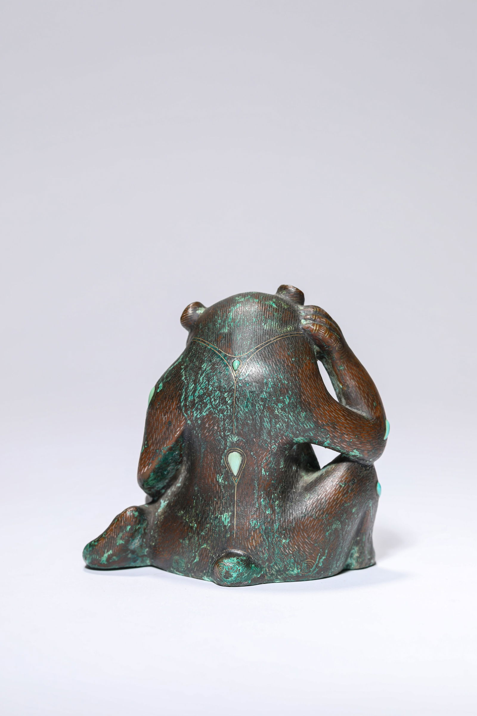 A Turquoise-Inlaid Bronze Bear - 5