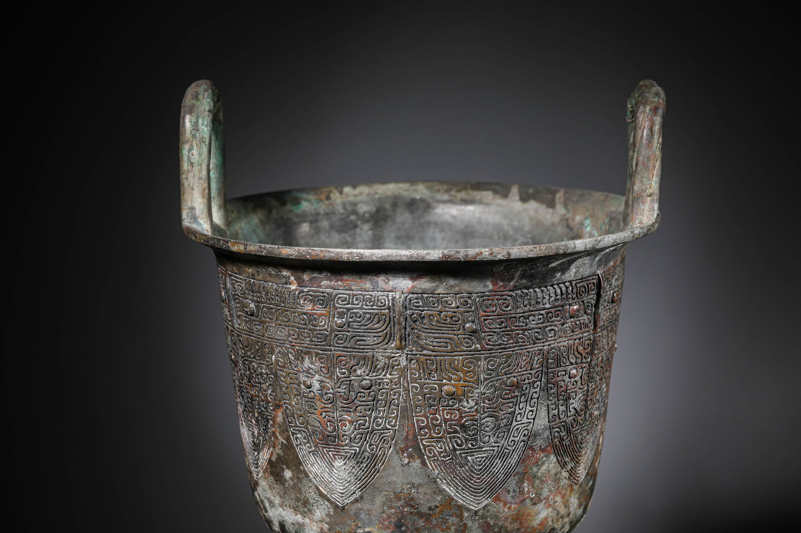 A Bronze 'Archaistic' Tripod 'Li' - 3