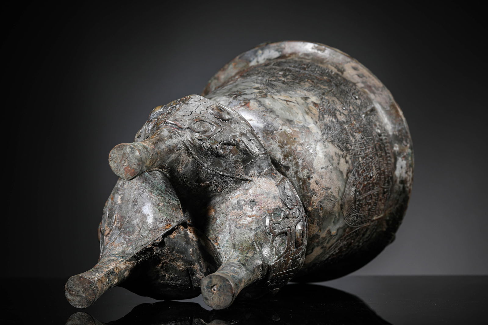 A Bronze 'Archaistic' Tripod 'Li' - 6