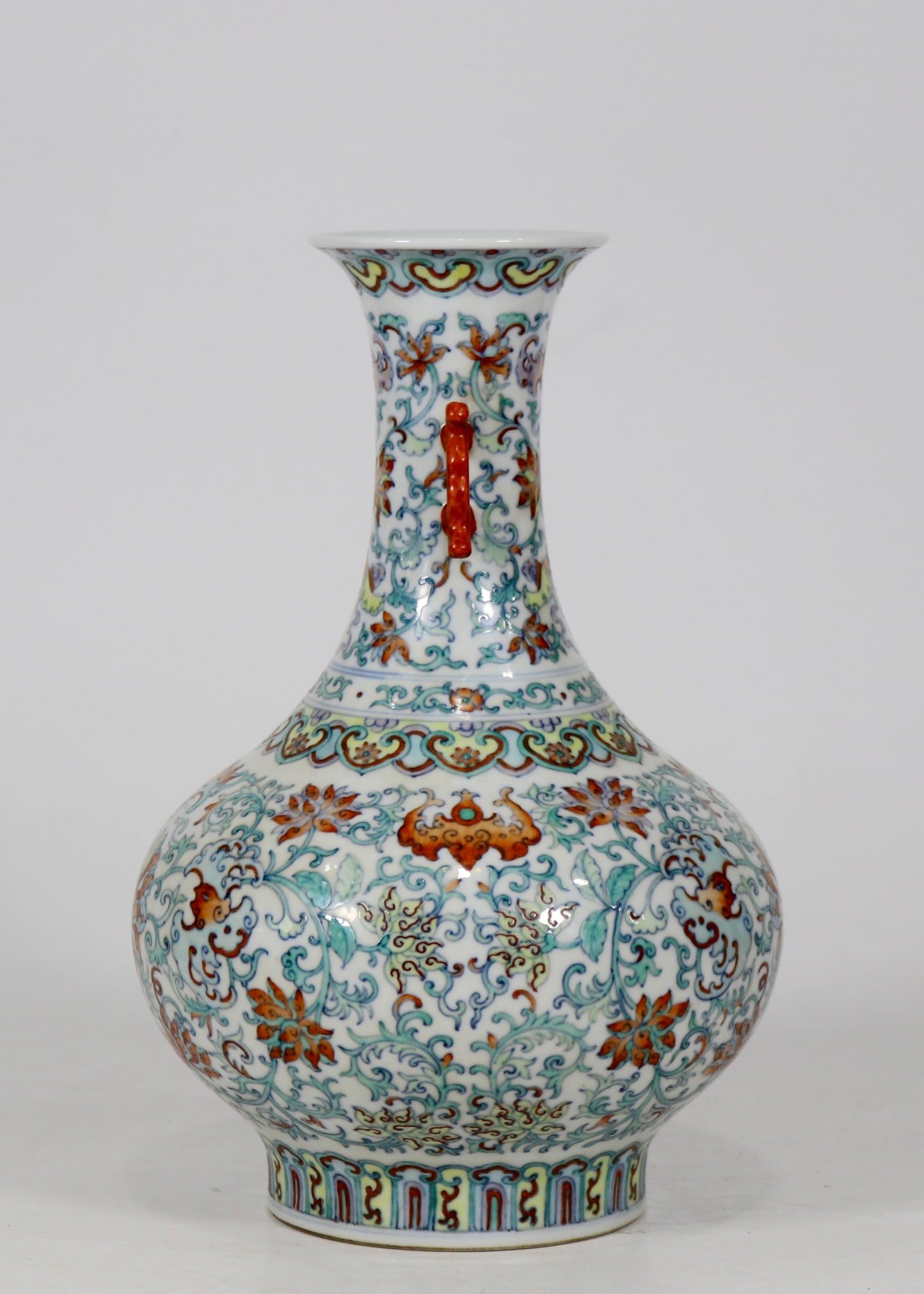 A DOUCAI 'INTERLOCKING FLOWER' DOUBLE-HANDLED VASE - 2