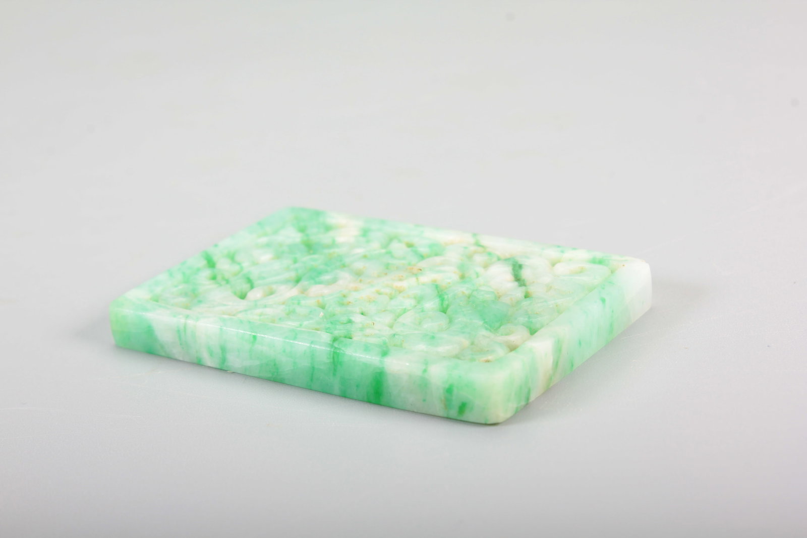 A JADEITE DOUBLE DRAGON HOLDING LONGEVITY PLAQUE - 8