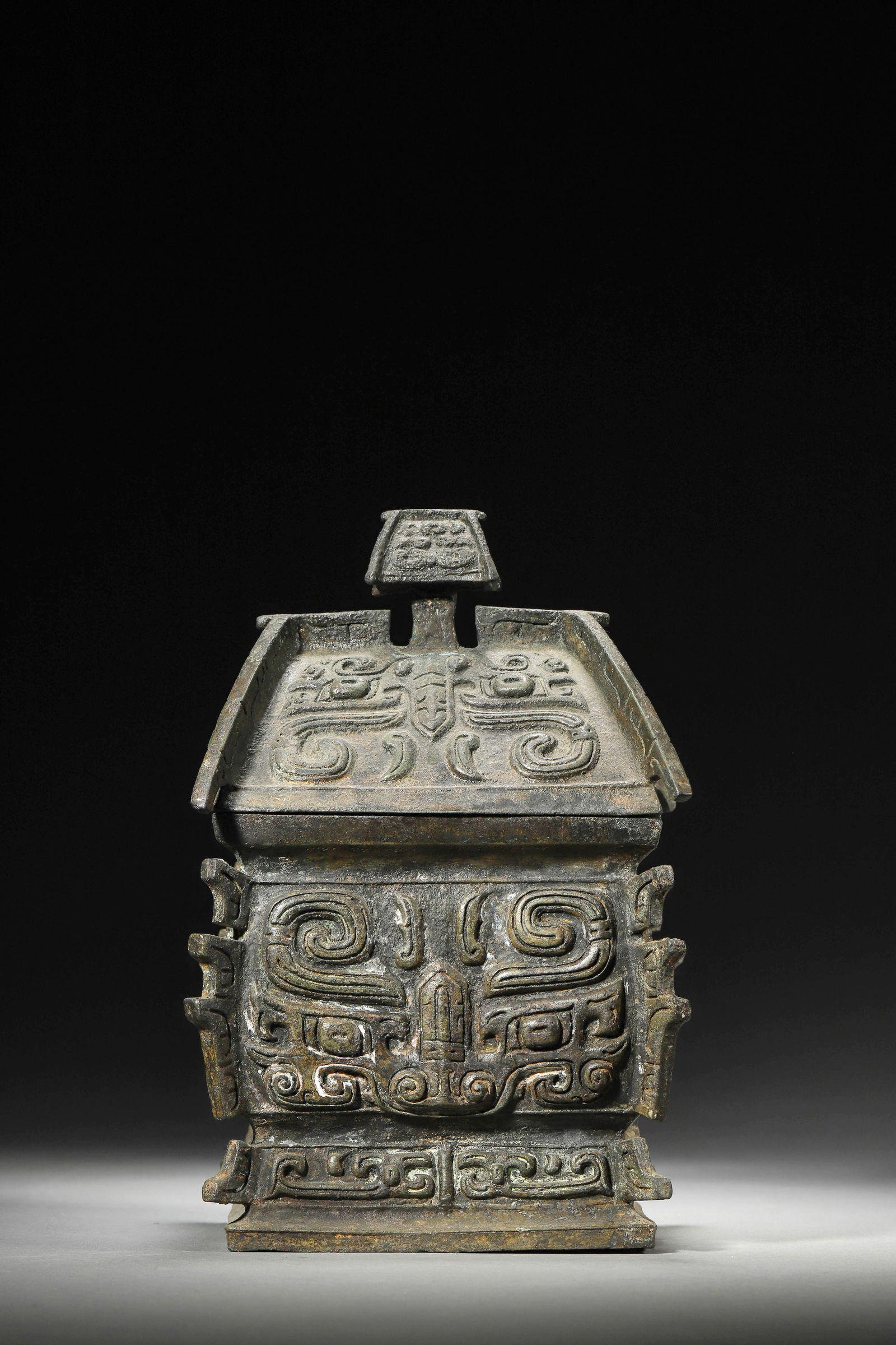 A WESTERN ZHOU BRONZE HAND FACE PATTERN FANG YI (1 of 9)