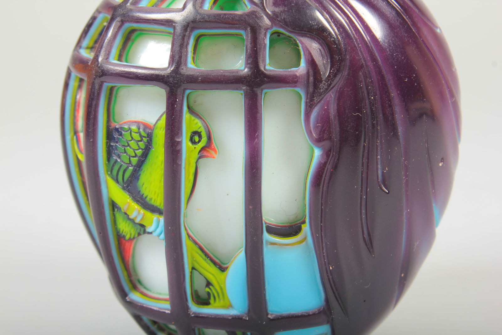 AN OVERLAY CAGE BIRD SNUFF BOTTLE - 2