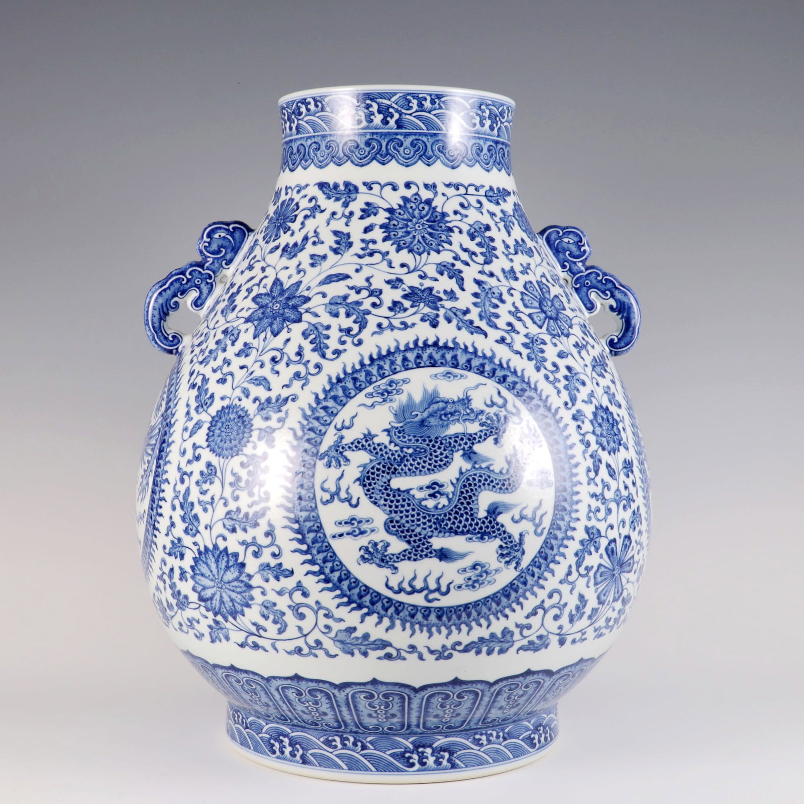 AN UNDERGLAZE-BLUE 'INTERLOCKING LOTUS AND DRAGON-PHOENIX' 'RUYI'-HANDLE ZUN: AN UNDERGLAZE-BLUE 'INTERLOCKING LOTUS AND DRAGON-PHOENIX' 'RUYI'-HANDLE ZUN H:46.8CM,D:36CM