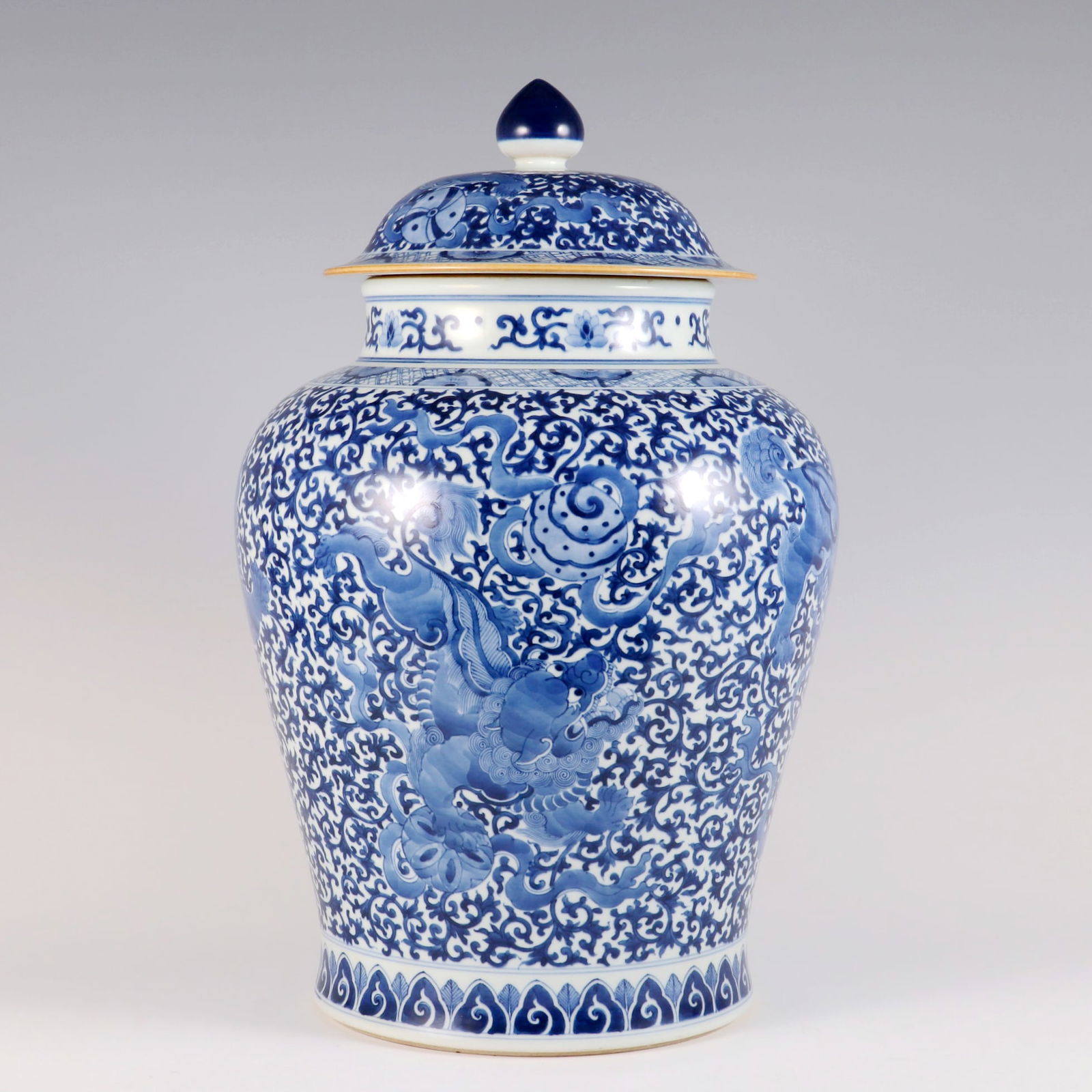 AN UNDERGLAZE-BLUE 'LION AND BROCADE BALL' GENERAL'S JAR (1 of 9)