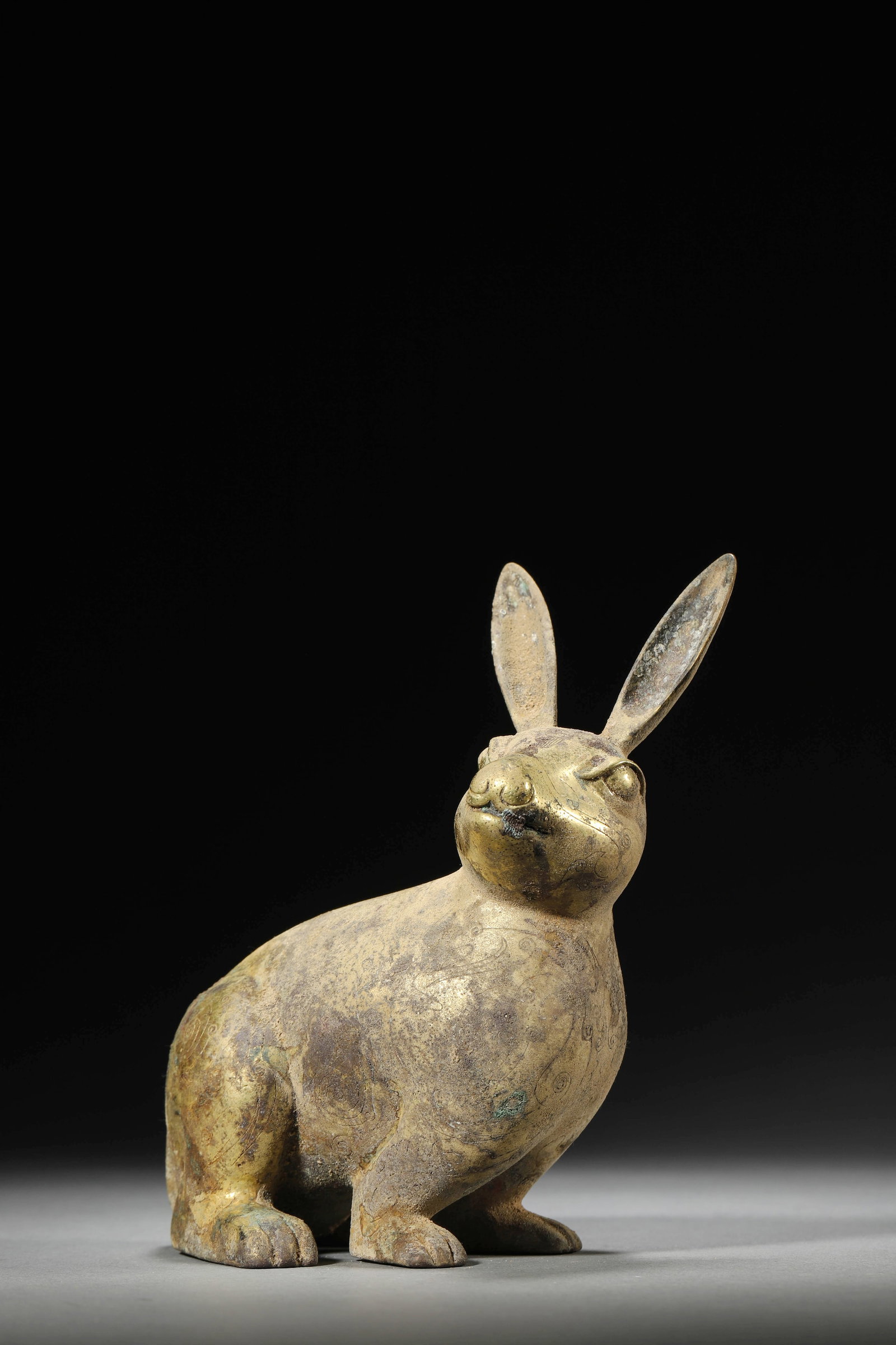 A WESTERN HAN COPPER GILT RABBIT (1 of 8)