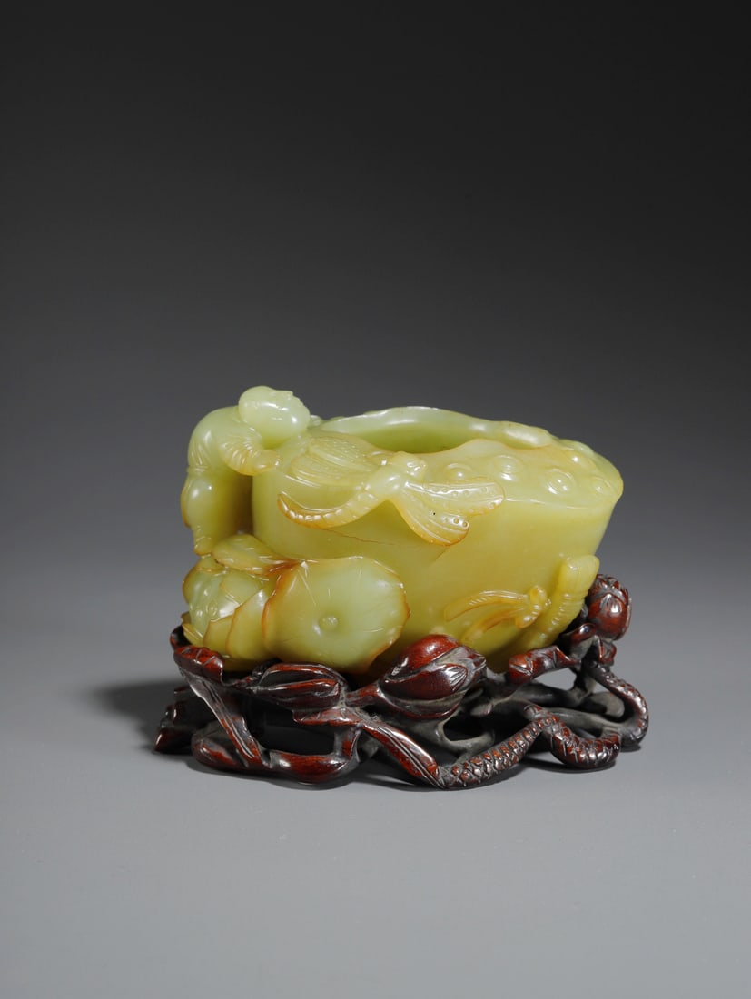 A HETIAN YELLOW JADE LOTUS SEEDPOD WATERPOT: A HETIAN YELLOW JADE LOTUS SEEDPOD WATERPOT 8.8*6.7*5.3CM
