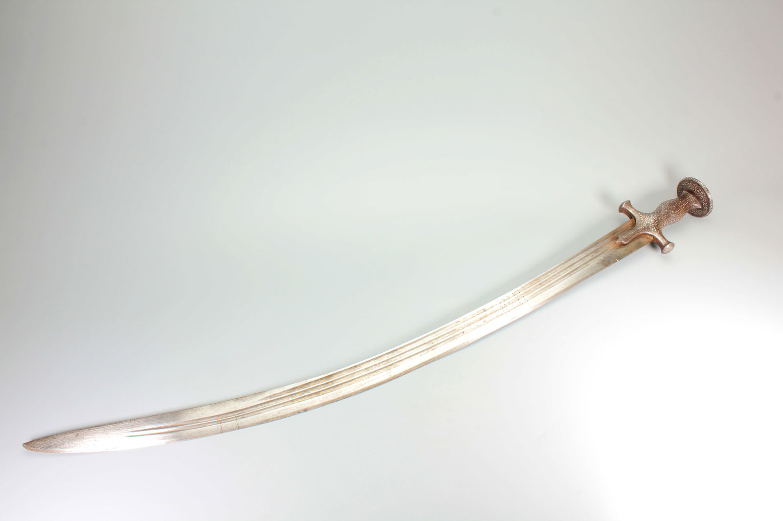 A 18TH-19TH CENTURY INDIAN TALWAR INLAID SILVER HANDLE CURVED BLADE (1 of 20)