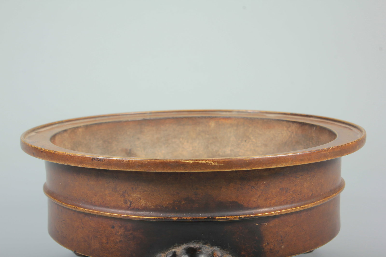 A ELEPHANT-LEGGED BOWSTRING PATTERN COPPER BURNER - 3