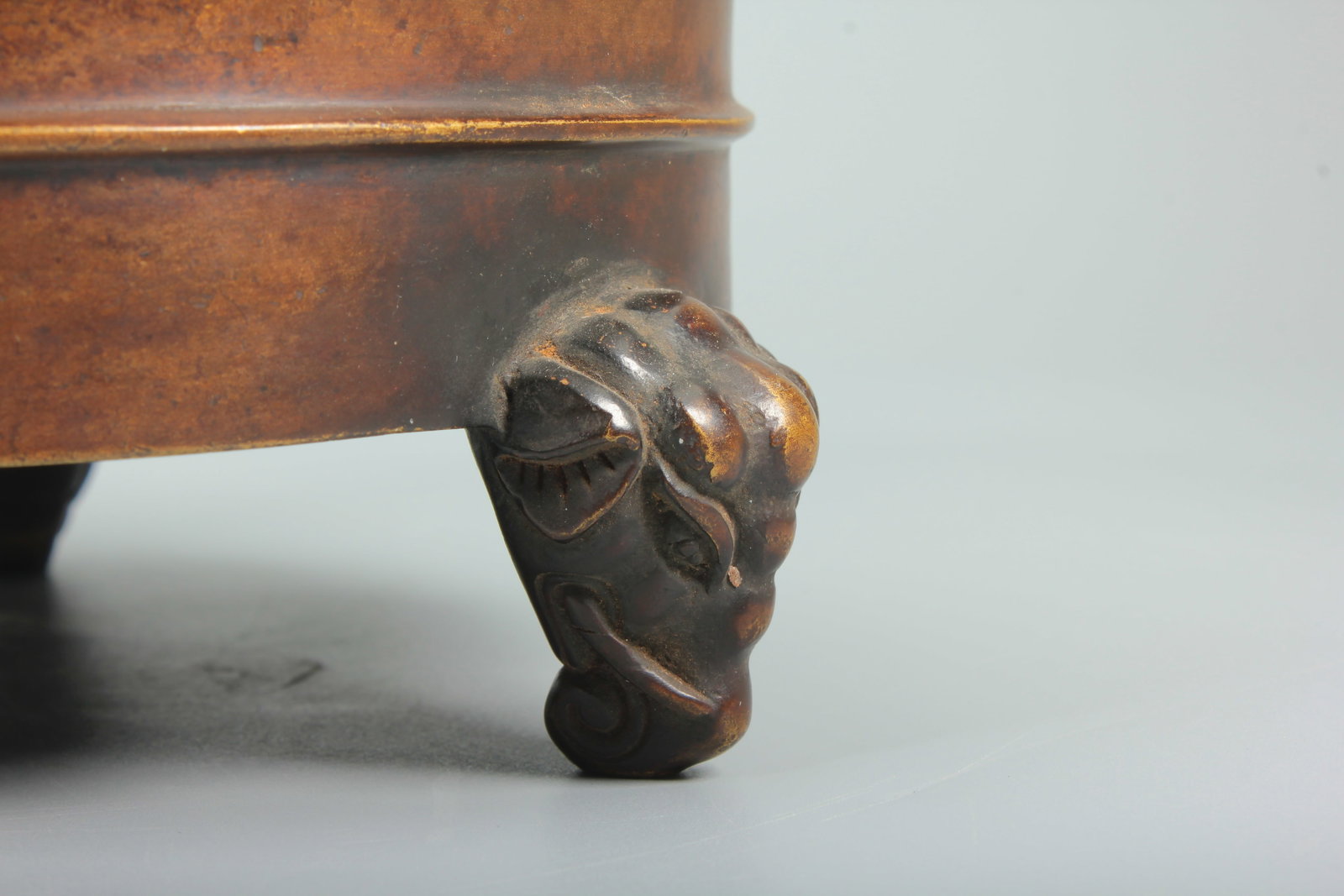 A ELEPHANT-LEGGED BOWSTRING PATTERN COPPER BURNER - 5