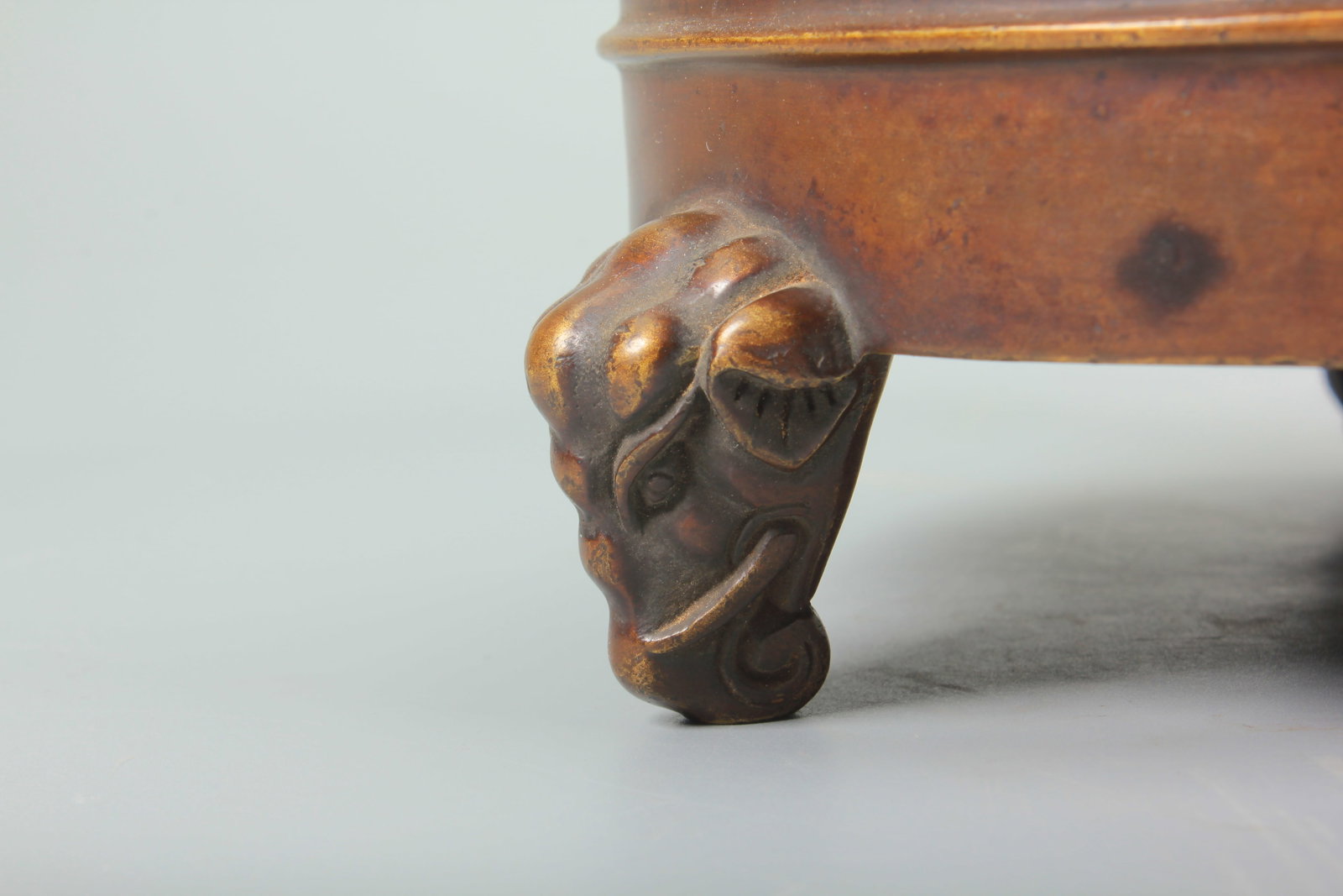 A ELEPHANT-LEGGED BOWSTRING PATTERN COPPER BURNER - 6