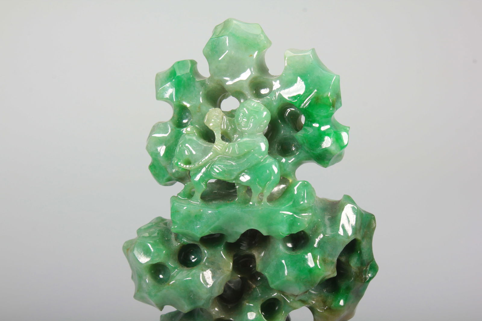 A JADEITE VIEWING STONE MOUNTAIN DISPLAY ITEM - 2