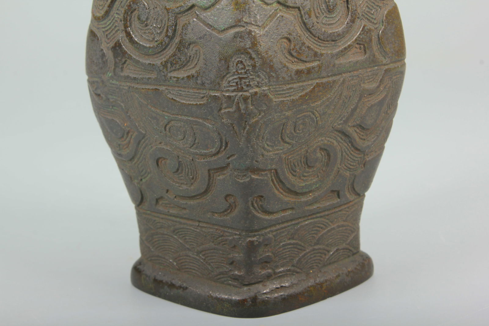 A BEAST PATTERN COPPER SQUARE VASE - 4