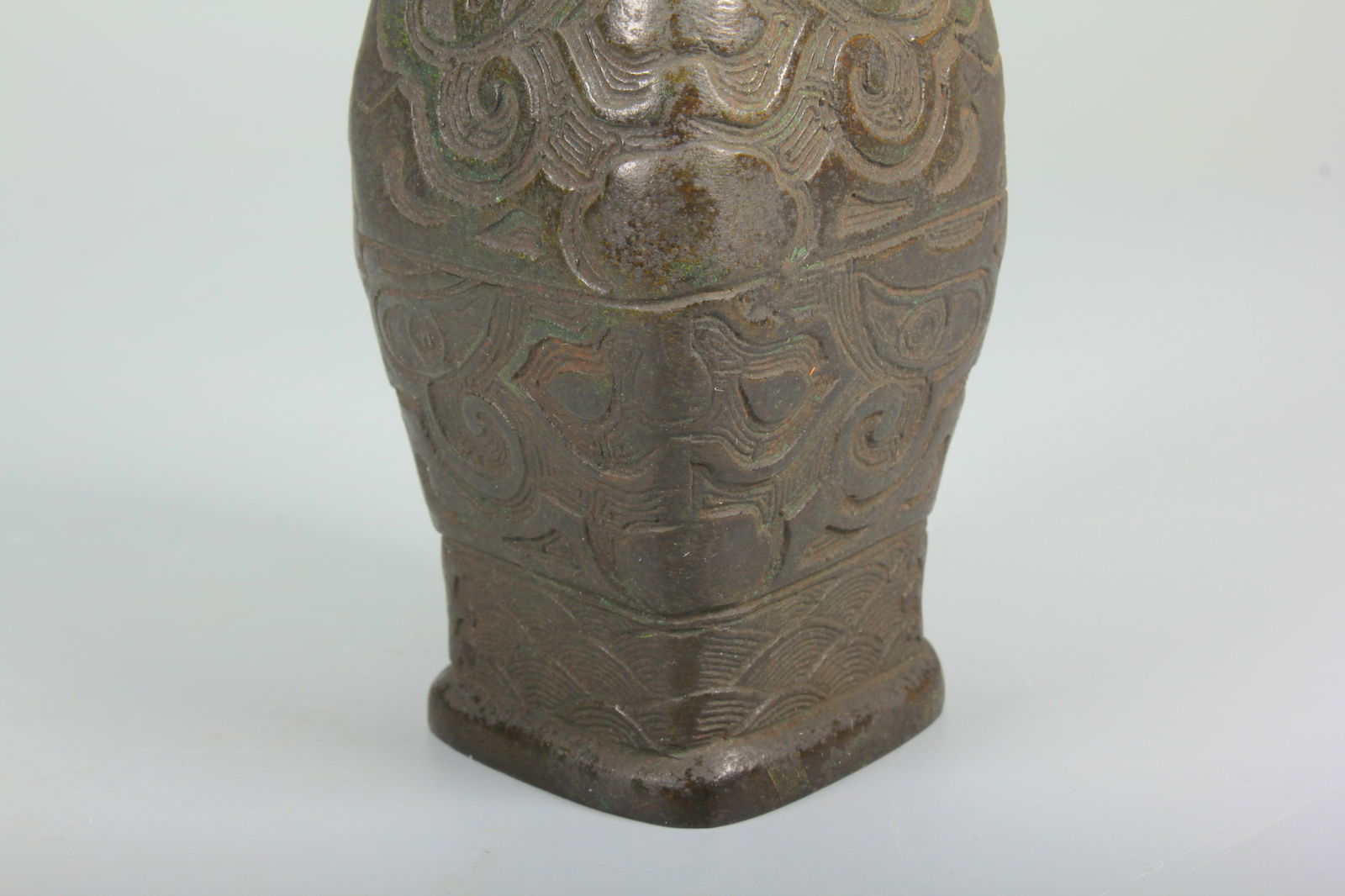 A BEAST PATTERN COPPER SQUARE VASE - 8
