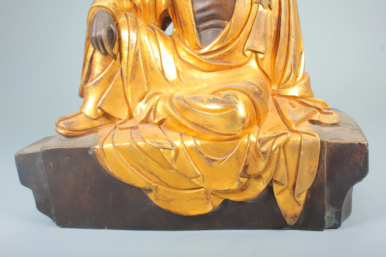 A COPPER GILT MEDITATING ARHAT STATUE - 5