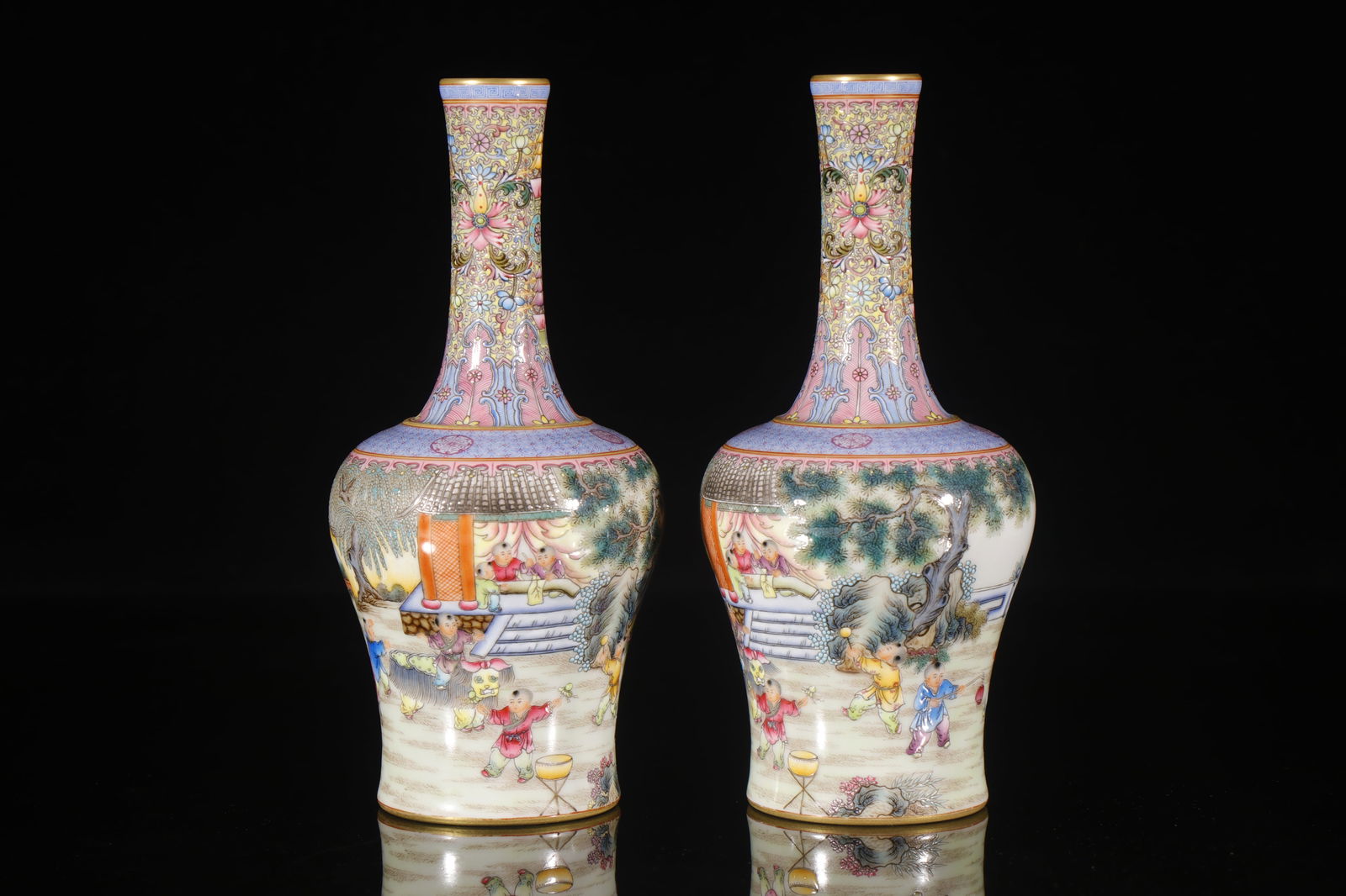Pair of Famille Rose Playing Children and Flower Pattern Porcelain Vase: Pair of Famille Rose Playing Children and Flower Pattern Porcelain Vase (18 x 6cm)
