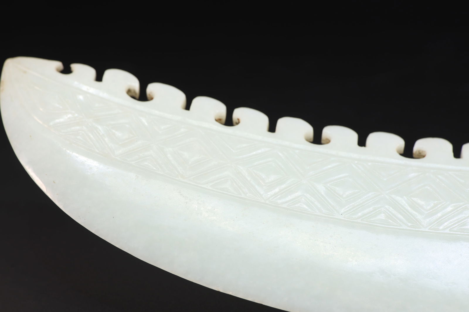 Jade Carved Cloud Pattern Broadsword - 2