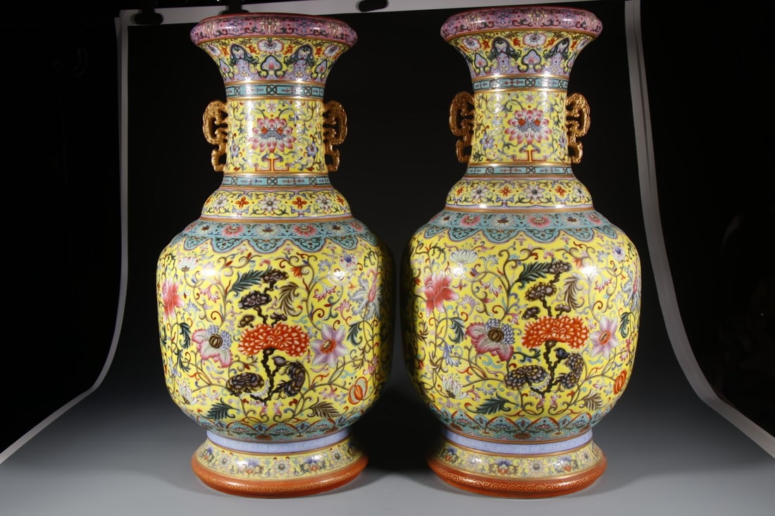 Pair of Famille Rose Flower Pattern Porcelain Double Ears Vase: Pair of Famille Rose Flower Pattern Porcelain Double Ears Vase (61 x 23cm)