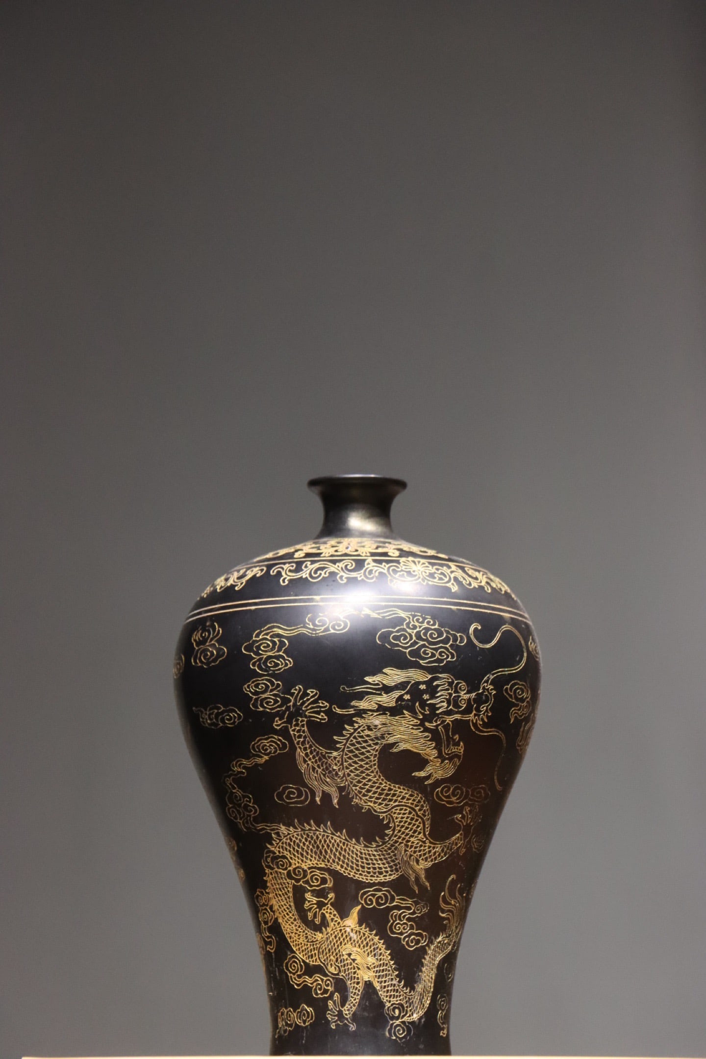 Cizhou Ware Gold Drawing Dragon Pattern Porcelain Vase (1 of 7)