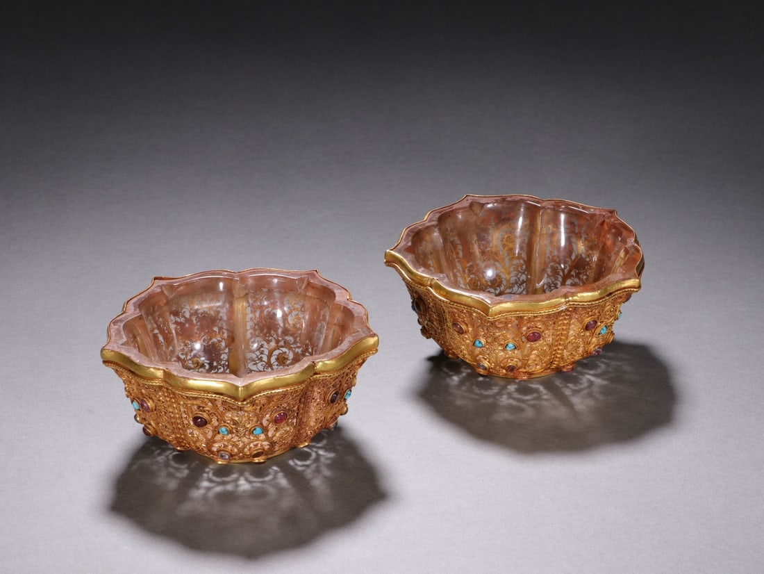 Pair of White Crystal Inlaid Gilt Silver and Gem Stone Carved Flower Pattern Bowl: Pair of White Crystal Inlaid Gilt Silver and Gem Stone Carved Flower Pattern Bowl (9.8 x 4.5cm)