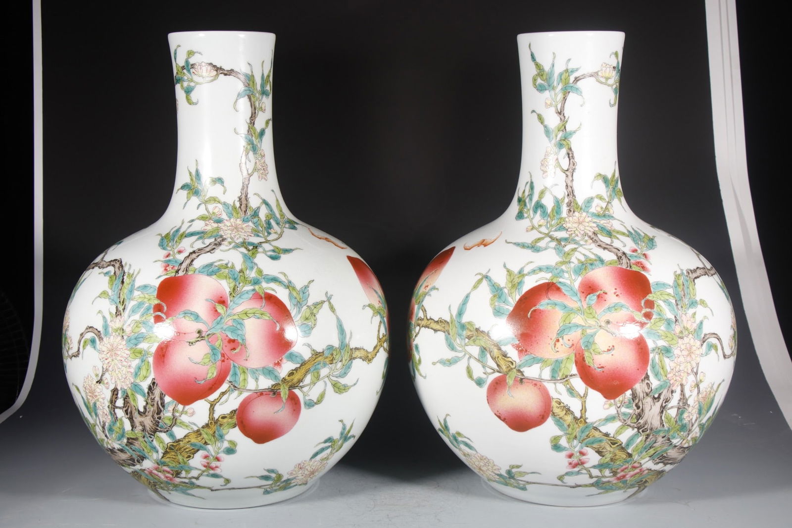 Pair of Enamel Drawing Peach Pattern Porcelain Tianqiu Vase: Pair of Enamel Drawing Peach Pattern Porcelain Tianqiu Vase (54 x 19cm)