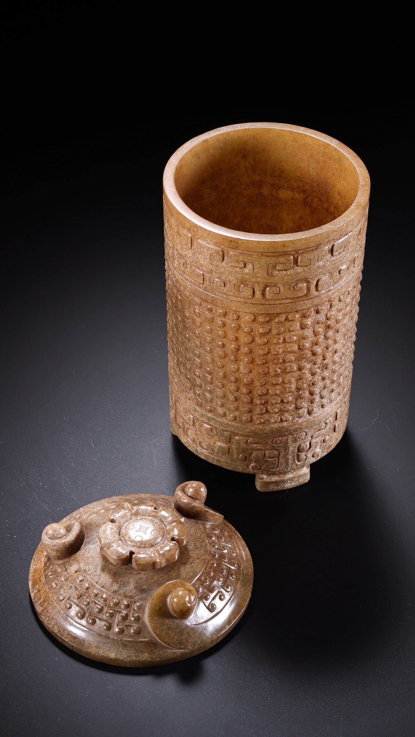 Jade Carved Dragon and Cloud Pattern Lid Pot: Jade Carved Dragon and Cloud Pattern Lid Pot (13.5 x 7.5cm)